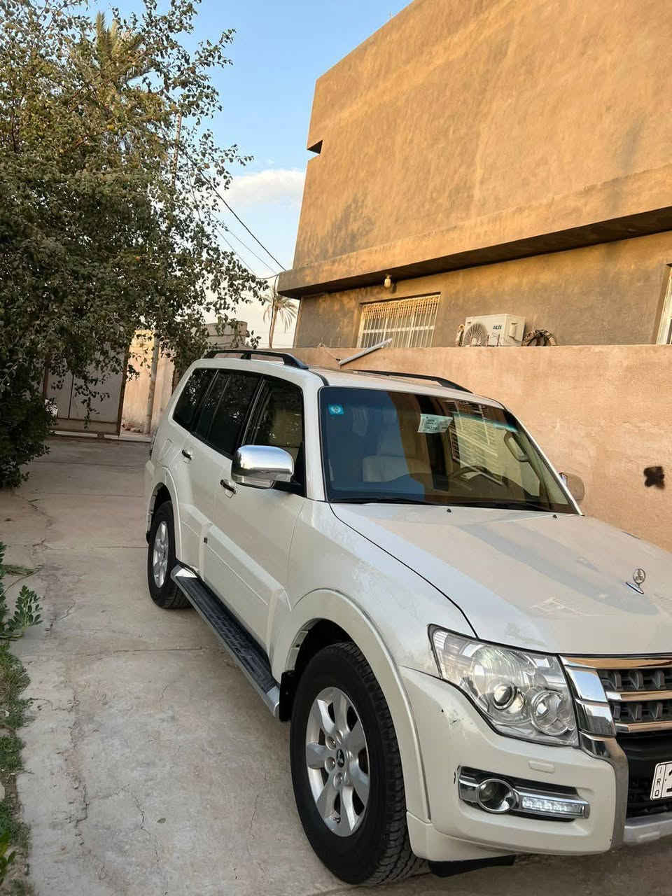 السلام عليكم باجيرو موديل 2010 خليجي حبتور فول مواصفات مكينه 3500 المرغوب ماشيه 100 حقيقي الاتصال على الرقم *********** المكان كربلاء السعر 140 وبيها مجال
