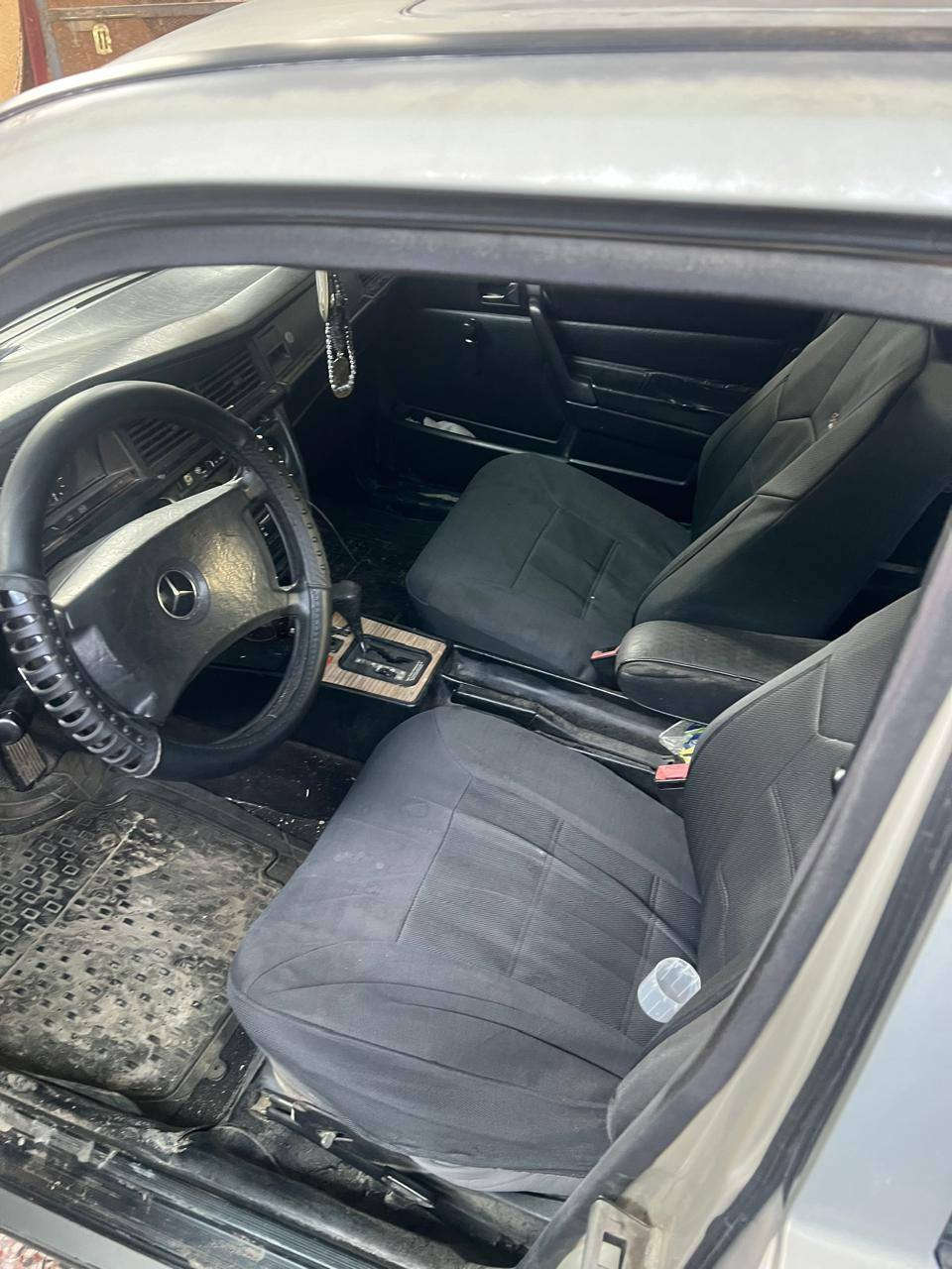 السلام عليكم مارسيدس طيارين 190 قصير موديل 1991 كير مكينه ٤سلندر بلادي السعر ٤٥ : ***********
