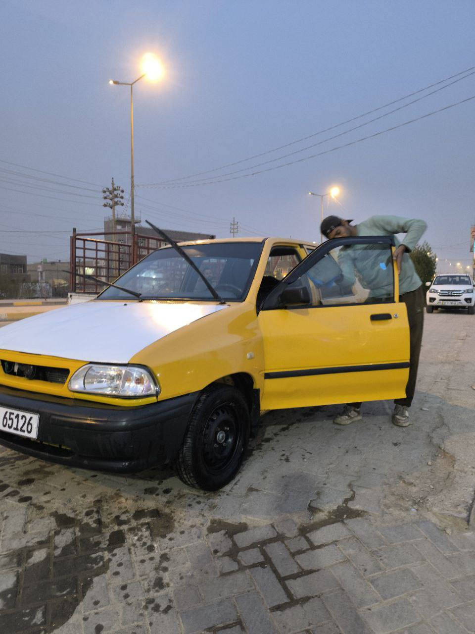 السلام عليكم 

سايبا مديل 2017 نظيفة السيارة مسويلها ادامة كاملة  داخل وخارج شوف عينك صدر وحدادية جديد واصلي تخم تاير جديد 
السيارة جاهزة ما اتعبك مال جناي ضربتها جاملغ صوب السايق ومبدل اصلي  محرك بي بخار قليل تجي تفحص وتشتري  رقم بغداد تحويل مباشر اسوي عقد مروري السعر 38 وبيها مجال للشراي مكانها كربلاء حي الصحفيين 
*********** المو شراي لا اتعبني ولا تتصل
