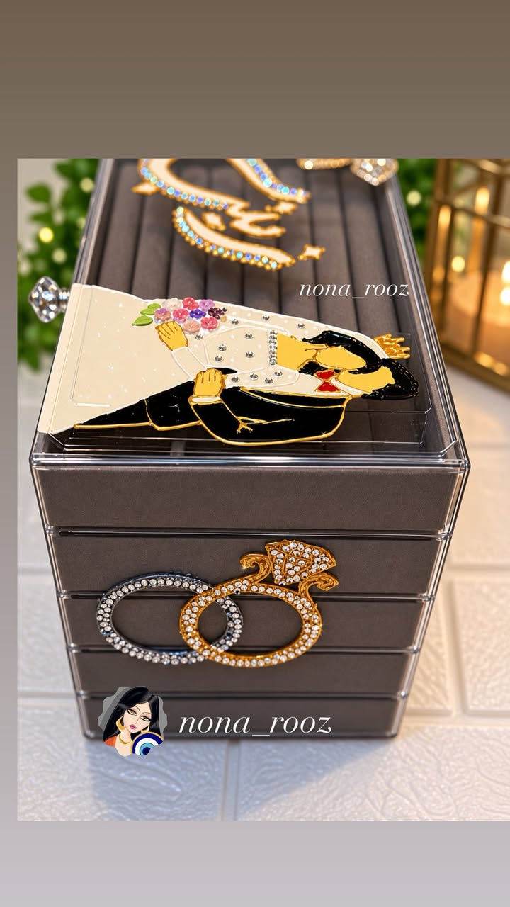 � لوكر إكسسوارات مع فرشة شعر هاند ميد 🌸
قطعة مميزة تجمع بين الأناقة والفائدة ✨
لوكر إكسسوارات مع فرشة شعر مزينة يدويًا بأجمل التفاصيل والأسماء حسب الطلب �


**إذا كنت صاحب هذا الإعلان وتريد حذفه لأي سبب، رجاءا أرسل رسالة إلى الدعم الفني**