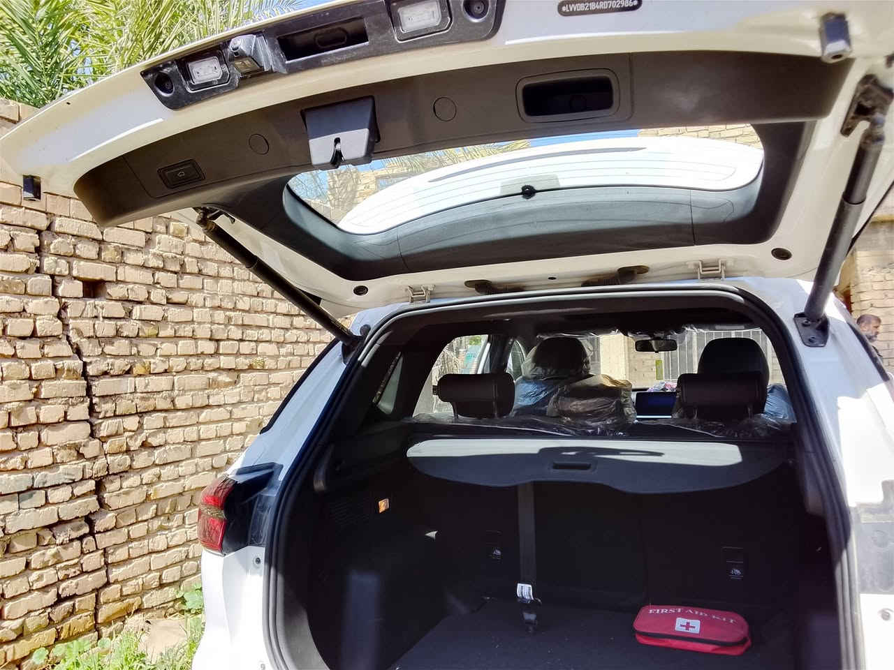 السلام عليكم 
عندي سيارة شيري للبيع موديل 24 زيرو كامله وفووووول مواصفات من كل شيء ماشية 9الف  
السعر 170 وبيه مجال حك الجيه مكان السيارة بغداد الراشدية 
***********
