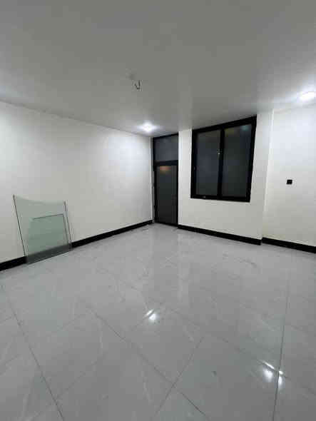 دار للبيع مساحه 100 متر حي الجامعه طابقه منطقه 28,000 يتكون من ثلاث غرف نوم صاله عدد اثنين مطبخ صحيات عدد ثلاثه استقبال مفتوح على الصاله السقف جمس ارضيه مرمر سعر المطلوب 230 اتصال بالمكتب استفسار واتساب موجود ***********
