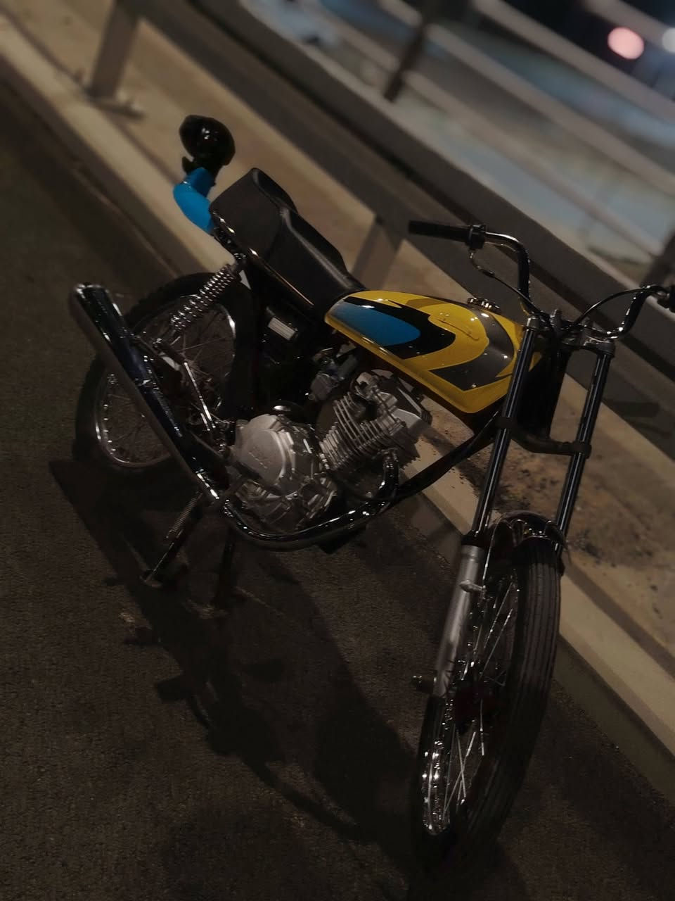 سـلأم عليكم تـعمـيرة 24 وشاصي 21 اصلي أدوات. أدوات أدوات دراجه احله من الصور شلعه ومعدل طـيراأن 😅
مكانهه ناصريه _شطره _حولي
سعره 450وبيه مجال 🩷
***********
