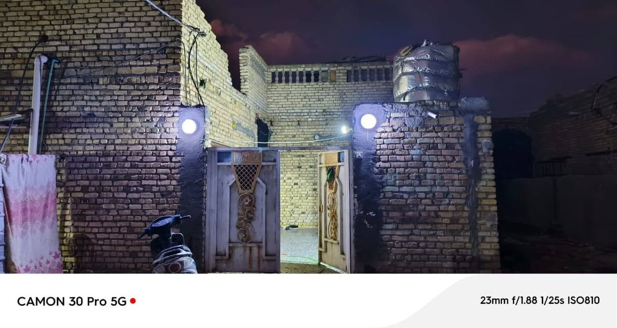 بيت  زراعي للبيع 500 متر بناء 200 وبستان 300  متر يحتوي على 15 نخله يحتوي على 3 غرفة نوم ديوانيه صاله كبيره هول مطبخ حمامات داخلي وخارجي صطح شتايكر البيت عكاده  البناء طابوق فقط العنوان خلف مستشفى التركي قرب مدرسة إبراهيم الخليل،، خدمات متوفره السعر 125 مليون للاستفسار *********** او *********** مكتب الكنز للعقار شارع السايدين للمستشفئ التركي
