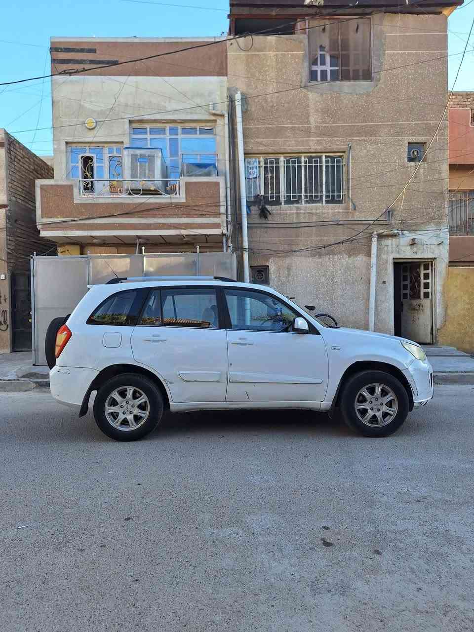 شيري تيكو موديل 2015 كير ميكانيكي محرك 2000 رقم بغداد الماني سنوية 2027 بإسم زوجتي (شرط تحويل ثاني يوم ابيع للجناي فقط اذا بياع شراي اعتذر مابيع) سيارة محرك وكير بلادي ماشية 78 الف كيلو حقيقي ..  الكشر بلادي بدون حادث ولا تصليح ولا صبغ فقط طخات وشخوط مامصلحهن ليدات امامية نهارية وحساسات خلفية وشاشة وكامرة وفتحة سقف .. دواخل بيجي .. زوج تايرات امامي جديد ..
مكاني بغداد الكرخ للاتصال ***********
 الشراي يتصل غير متواجد على الفيس
