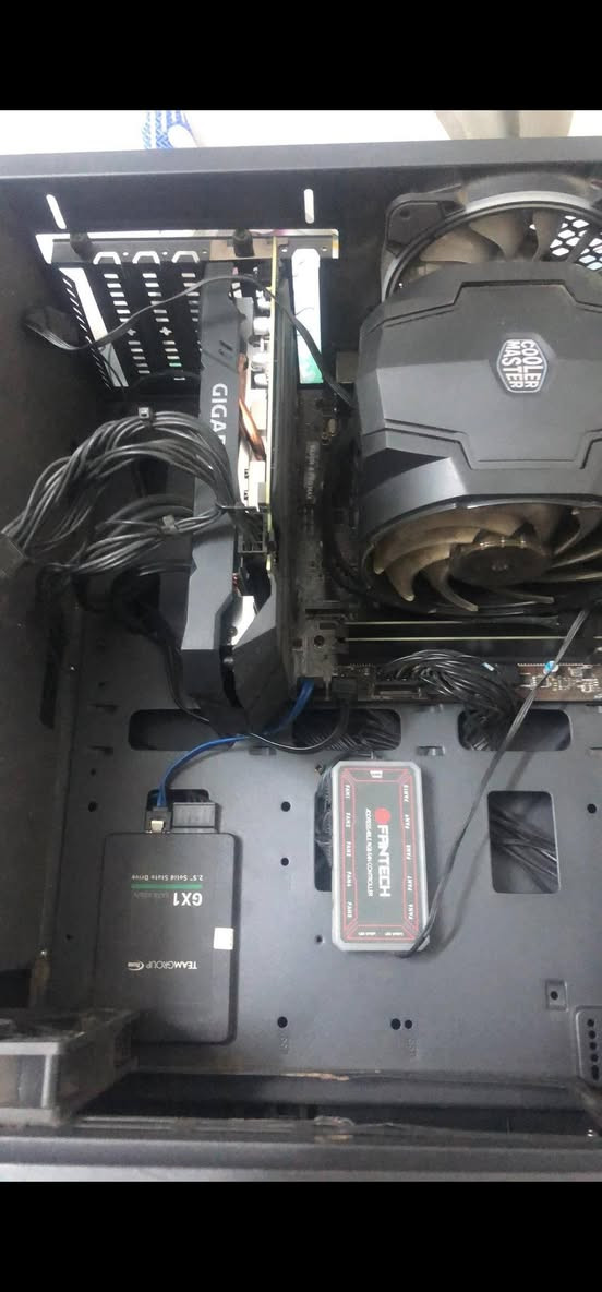 السلام عليكم...
PC للبيع 
Gigabyte case

Ram 2*8 16ddr4
HDD 1T
SSD120G
PSU 550w
M.B B450PRO MAX
CPU RAZEN 5 3600
GTX 1660 SUPER
Cooler master مبرد هوائي
مع دركسون من شركة pxn v9 gen 2 (كير عادي مع كلتش)
مع بكج حساب العاب ستيم مع تحديث نزول العاب جديدة مجاناً (دائمي)
السعر 750.000
***********
