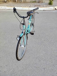 بايسكل بناتي حجم ٢٦ گير وحساس حاويه باله موديل ٢٢ للبيع نضافه 100 /100...