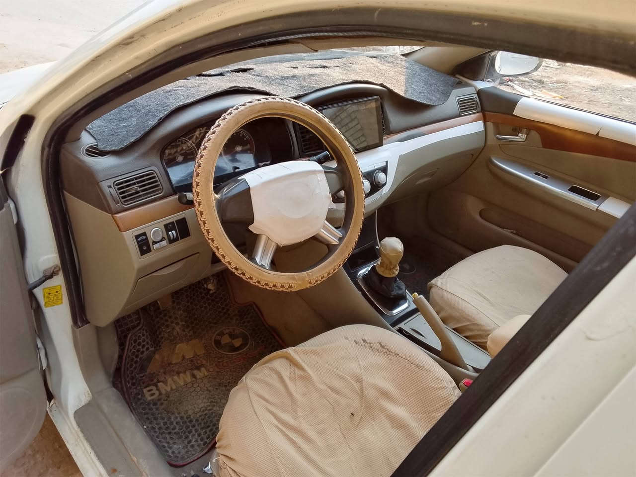 سلام وعليكم ليفان 620
موديل 2013 رقم جديد جديد الإنكليزي رقم مثنى 
تحويل مباشر 
سياره جاهزه كير مكينه تبريد فقط غاز تدفه شغاله صدر جديد تخم تاير جديد 
كهربا يأت كله شغاله سياره ما بيها اي نقص كشر هذا كدامك جاملغ الخلفي مبدل جهت سائق ترايك وين متريد 
مكان الغزاليه 
سعر 38وبيها مجال تعال وكلب بلي يعجبك
رقم ‏‪***********‬‏
