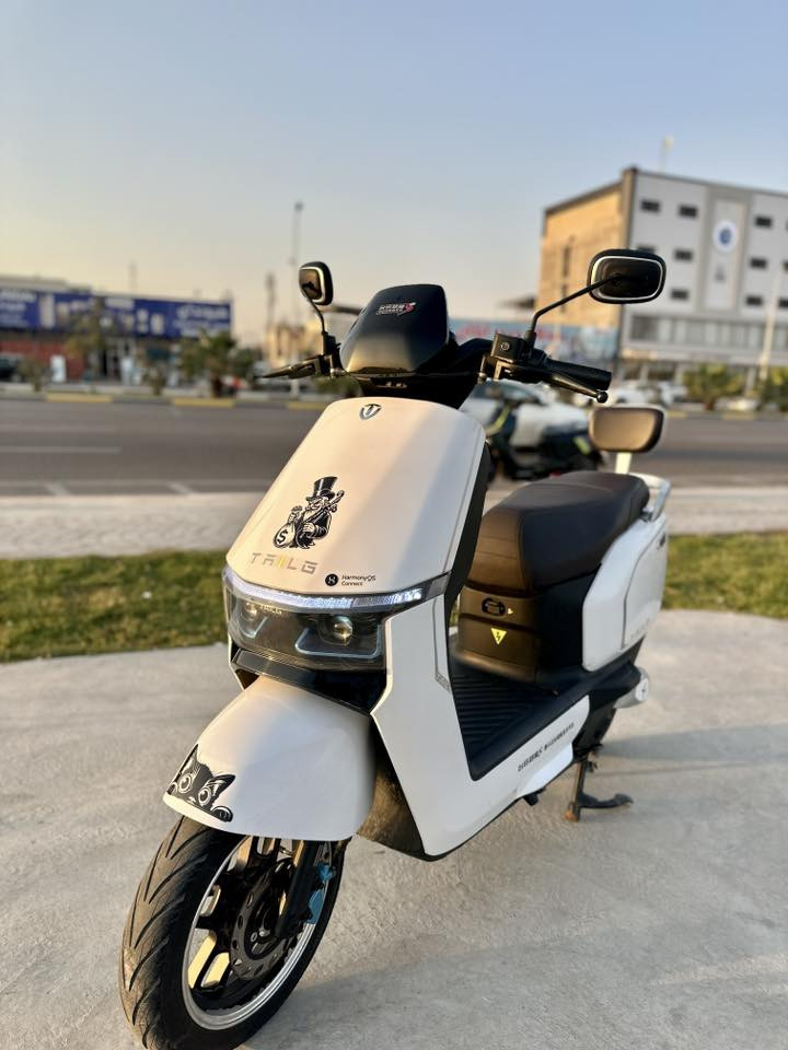 دراجة شحن تيسلا tailg للبيع في البصرة
من ماركة TAILG تيسلا العالمية

‎دراجة كهربائية للبيع 
اللون أبيض 
تحتوي تشغيل كارت العدد 2 
سويج عدد 2 
بصمه تشغيل عن بعد عدد 2  
كاملة مكملة 
الملف 2000 w حقيقي
السرعه القصوى 60 حقيقي
3 نمر 
72 فولت
6 بطاريات 
ضد الماء 
نضام ال p
نضام حساسات جانبية وخلفية 
مانع للسرقة 
نضام NFC يرتبط بالموبايل
كهربائيات كلهة شغالة 
صندوق كبير داخلي
هورن عالي 
أشاير يمنى يسرى 
گلوبات أمامي وخلفي عالي ناصي 
مرايات وشاحنة 
دراجة شخطة مابيهه نضيفة جداً 

السعر 900 وبيهه مجال للطيبين 

العنوان : البصرة الأمن الداخلي

الرقم : ***********
