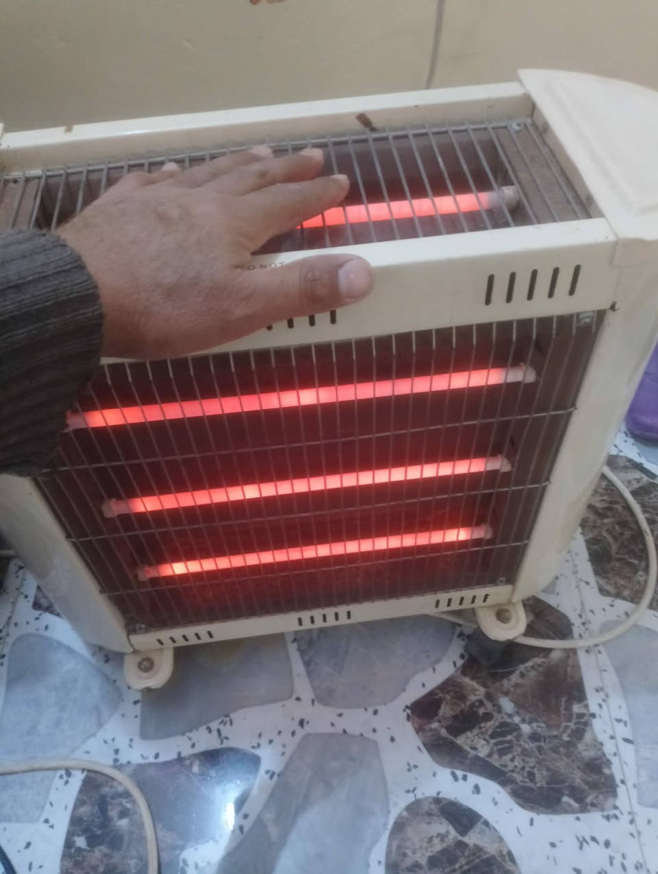 صوبات كهربائيّة البيع شرط وفرشات ومجمد البيع اتصل ***********
