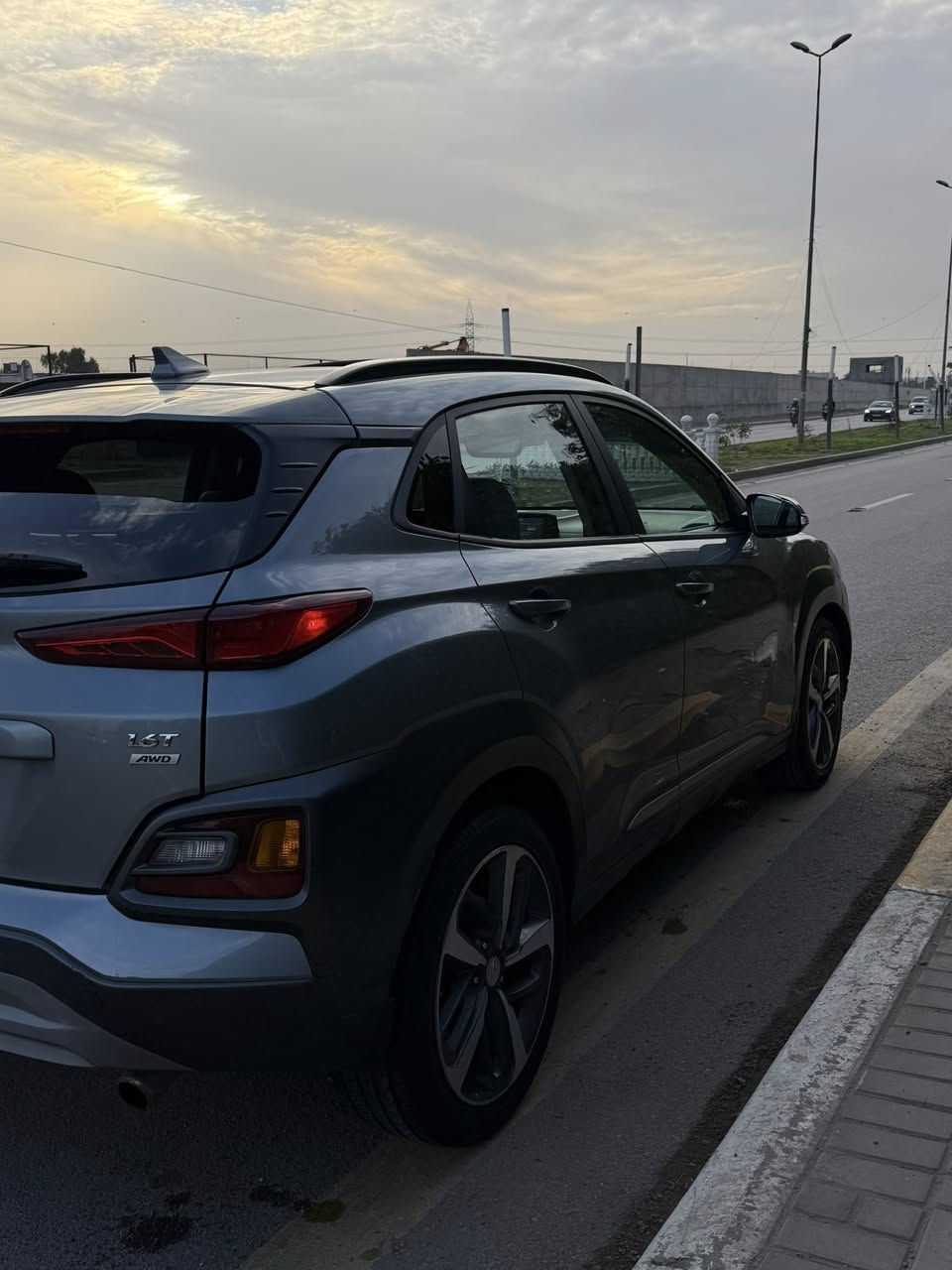 السلام عليكم 
كونا 2019 /1600 تيربو للبيع او مراوس حسب القناعه 
السياره فول مواصفات بصمه رادار امامي رادار خلفي رادار جانبي داتاشو فتحه كشنات جلد تدفئه كشنات كشن كهرباء تحديد مسار السياره كامله من كل النواقص عليها ادامه كامله حادثها جاملغ وباب خلف السايق وبيها صبغ قليل بلتكمه رقم وسنويه وهزة جديده وبأسمي السياره تحويل مباشر  وسعرها (138) مكاني المنصور ***********
