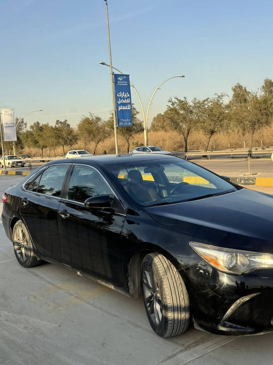 السلام عليكم
كامري 2017 Se امريكي 
لون الخارجي اسود 
والداخل اسود خيط احمر 
مواصفات SE معروفة 
(ماشية 285000) كيلو 
حادثها جاملغ خلفي الثنين بدون دواخل وبدون قبغ صندوق 
شرط الكير والمحرك والارباك والدواخل 
مكان السيارة موصل 
(حادث السيارة موضح بل منشور)

***********
