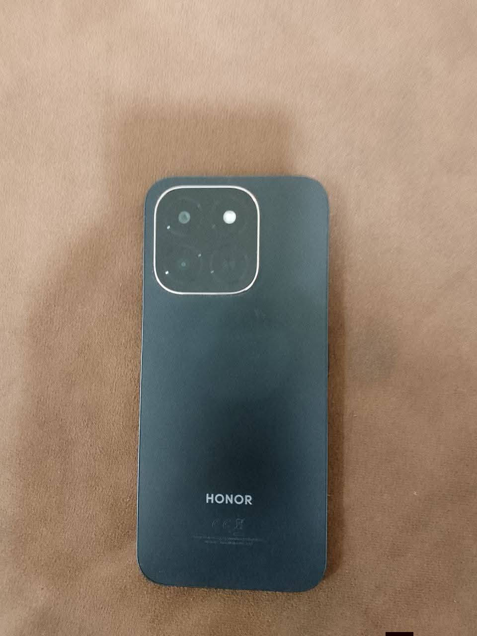 السلام عليكم ورحمة الله وبركاته
للبيع هونر x6c جهاز اجديد مكفول جهاز فول نظافه
ذاكره 128 رام 6+6 معالج ميديا تيك هيلو جي 81الترا
شاشه 120هيرتز كامره بدقة 50ميكا بكسل مدعومه بذكاء الاصطناعي بطارية 5300ملي امبير
نجف حيدريه خان نص 
***********

#الجهاز قبل 5 ايام اشتريته ب160الف
