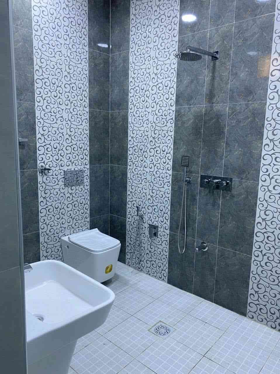 السلام عليكم   #سيد_حسن_لتاسيسات_الصحيه

تشطيب دار مكون من 6 مجاميع صحيه بنضام حديث 

كل حمام يحتوي على خلاطات دفن وغربي ومغسله تعليگ 

نتمنا هذا العمل ان ينال اعجابكم 

للاستفسار سيد حسن ***********
