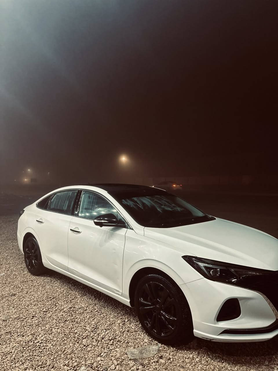 السلام علیکم ورحمة الله
شانجان إيدو بلص للبيع  

موديل : 2021_ ماشیه 89 Km

الفئة: فل كامل / Limited (أعلى فئة)

اللون الخارجي: أبيض
فئة النقل: سيدان 4 أبواب
عدد المقاعد: 5
نوع الدفع: أمامي (Front-Wheel Drive)  ￼

نوع المحرك: 4 سلندر

سعة المحرك: 1.4 لتر تيربو يستقبل بنزين عادي

عزم الدوران: ~260 نيوتن·م

-بانوراما 
-دخول وتشغيل ذكي 
-بصمه تشغيل أبواب و صندوق 
ـ کشنات جلد أحمر
-تبرید کشناتـ رادار أمامي خلفي 
-کامرا 360
-تبرید قطعتین 
ـ هند بريك بصمه 
-إضاءة LED أمامية وخلفية حديثة  ￼
ـ شاشه دجتل
-مري شفط كهرباء 
-مجهزة أنظمة أمان متقدمة (كاميرات + مكابح ذكية + مثبت سرعة)
- نظام رفع النافذه والبنوراما بضغطه زر التقفيل 

دعم Apple CarPlay و Android Auto

✔️ نظام مانع انغلاق المكابح ABS + توزيع الكبح EBD  ￼
✔️ نظام التحكم في الثبات الإلكتروني ESC  ￼
✔️ نظام مراقبة ضغط الإطارات TPMS  ￼
✔️ نظام كبح الطوارئ AEB  ￼
✔️ تحذير من الاصطدام الأمامي FCW  ￼

سياره بعدها بل ضمان كير مكينه مكفولات 

كفالة عامه من التبديل والصبغ والبارد والحالوب  بيها فقط طخه زغيره بطرف الباب مملعوب بيها

السياره حره بأسمي تريد مداور او وكالة ثاني يوم

السعر : 127$ وبيها مجال 

الاتصال:***********
مكان السيارة: النجف الاشرف
