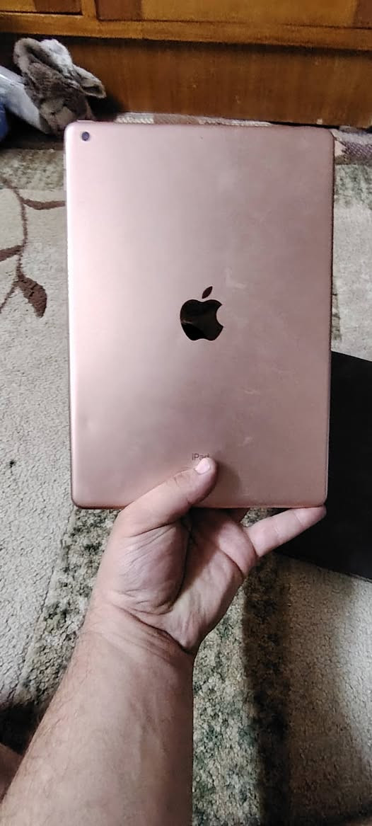 ايباد 7للبيع ذاكره 32 معه كامل ملحقاته ما عدا الكارتونه مع الكفر هديه السعر 230 وبي مجال                        
***********
