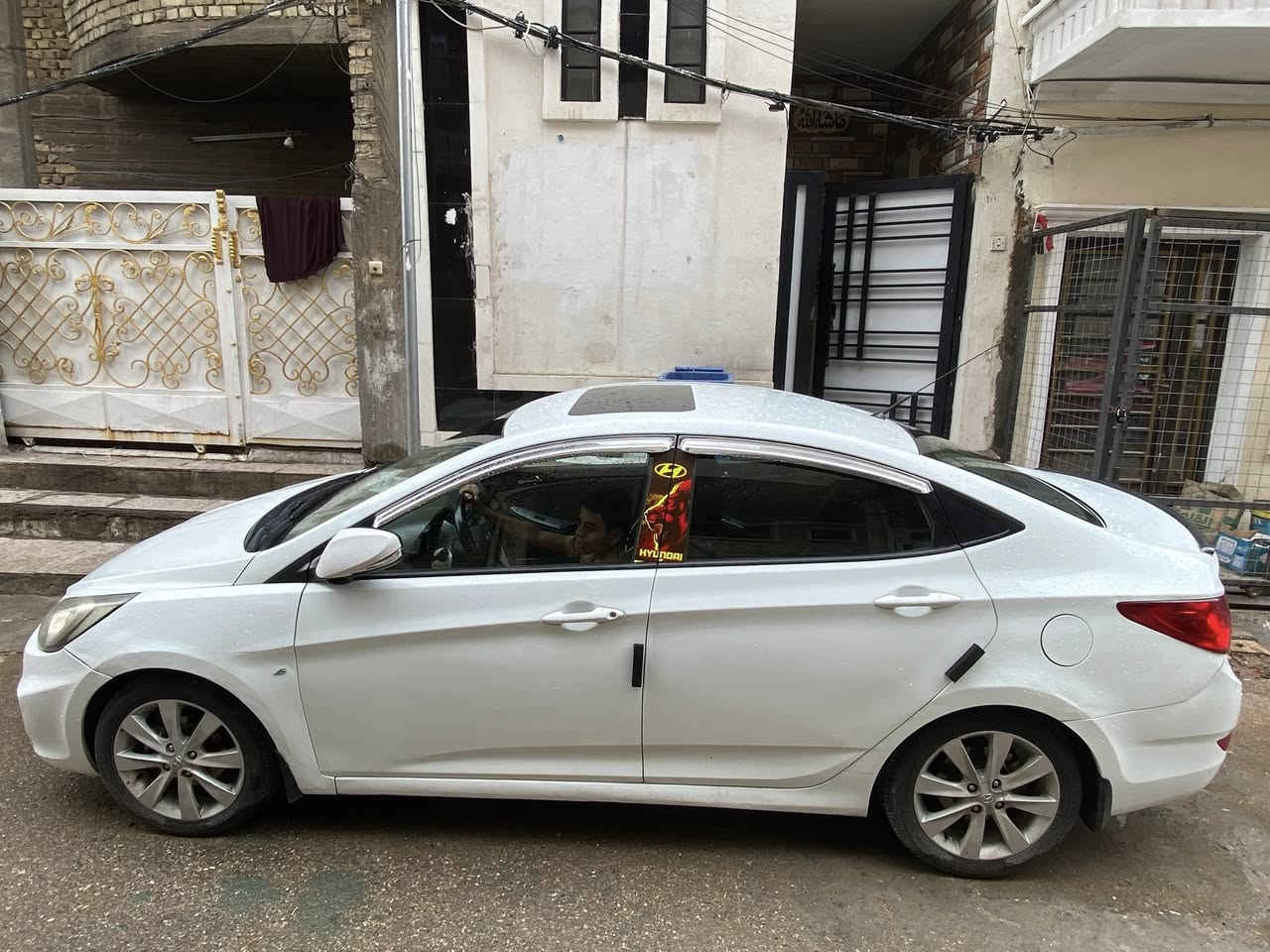 السلام عليكم اكسنت ٢٠١٢ خليجي محرك ١٦٠٠دوش سياره فول كلشي بشرط فول مواصفات فتحه سقف تحكم استيرن اشاير بالمري ٥تجاوي  ماشيه 129 رقم بغداد الإنكليزي باسمي مشروع وطني ثاني يوم تحويل السعر ١٠٠وبيها مجال بسيط بيها صبغات بسيطه بدون معجون مكاني بغداد شارع حيفا *********** واتساب ..***********واتساب
