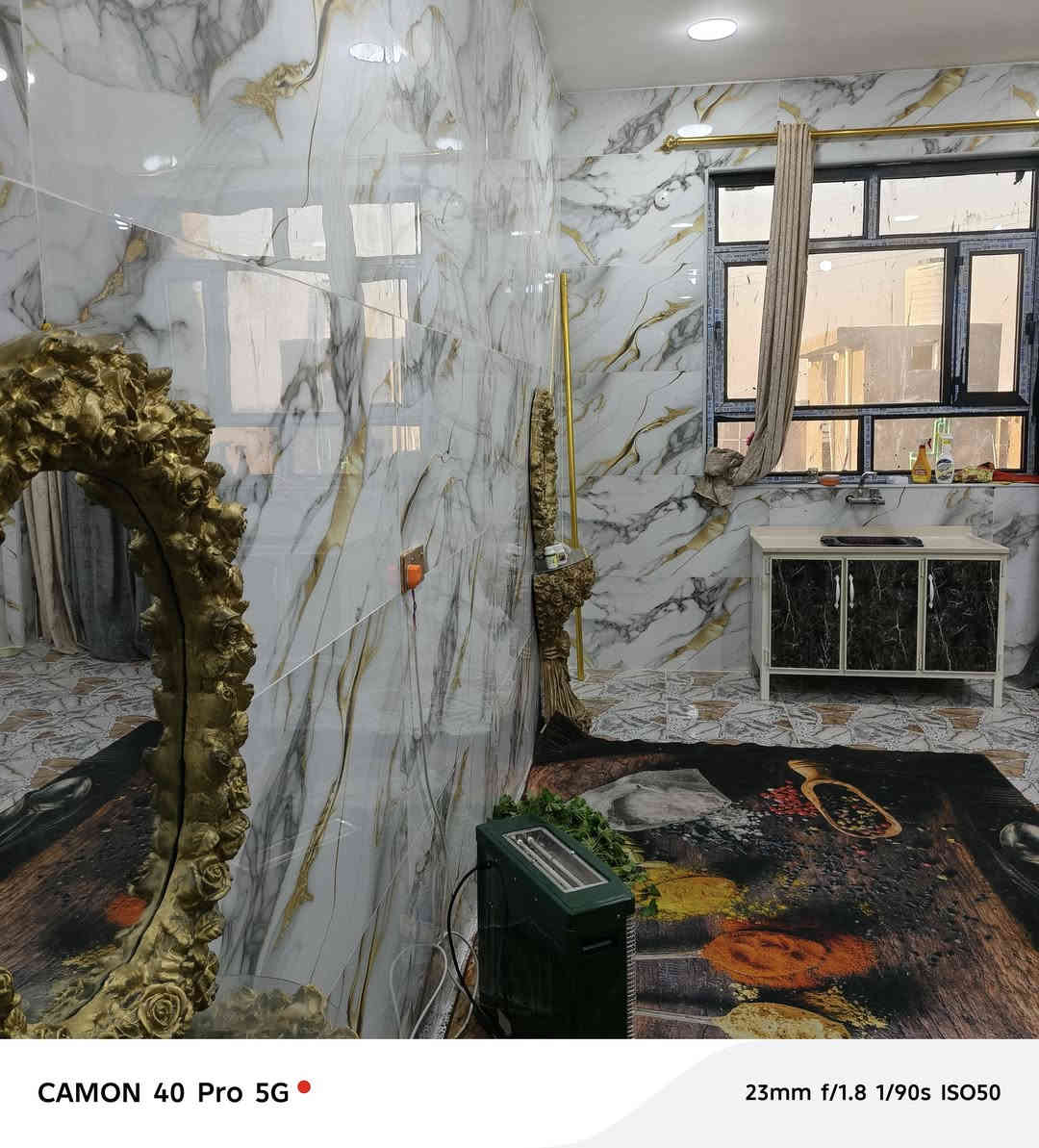 سلام عليكم ٦٥٠ متر لبيع سند ٢٦زرعي بيت مساحة ٢٠٠ متر ٣ غرفة نوم وصاله ومطبخ بارد وحار خارج البيت حديقة ٣٠٠ متر  بيت حديث بناء درجة أوله حممات خارجيه ودخليه لاستقبال طوله ٨ متر  للاستفسار‏‪***********‬‏
