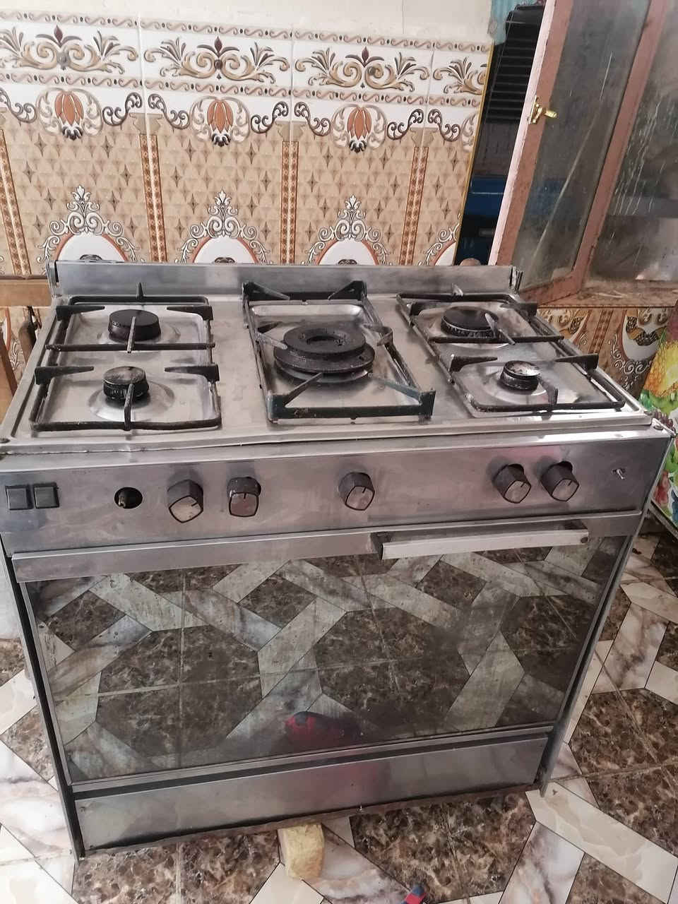 طباخات شغالات ثنينهن تنور باب اول حديد ثقيل نقصه بس منضم ابيع شلع لئن مكان ماعندي ومجال ماعندي ابيعهن شلع السعر ١٥٠ بعقوبه الرحمه قرب جامع صهيب الرومي ***********
