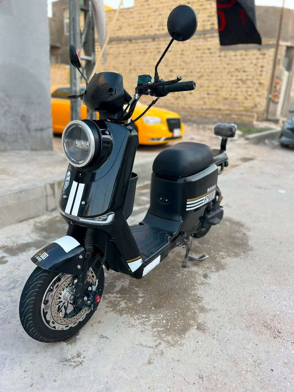 لسلام عليكم دراجه شحن R900 مديل 2025شركه ريان معروفه بل سوك كهربائيات كلها شغاله بطاريات5 دبل كبار مواصفاتها معروفه شكلها شكل آر 11 شاشه دجطل تعرض عطل ونسبه شحن وكيلو متر تمشي بي اشاير حاجب لكزز يمنه ويسره وبيها رباعيه دراجه ثلاث سرع سرعه حقيقيه بل مشي بل عداد 65 لايت عالي ناصيً مع سكن بريكات هيدروليك دهن وره وكدام دبلات وره جوبلس تتحمل وزن فوك 120كيلوً والامامي غاز تايرات جدد مال شركه جوبلس دراجه جديده كل نقص مابيها مامتعوبه ماشيه 495متر السعر 475بيها مجال والشراي بس خير ويدلل مكاني ناصريه مركز الرقم ***********
