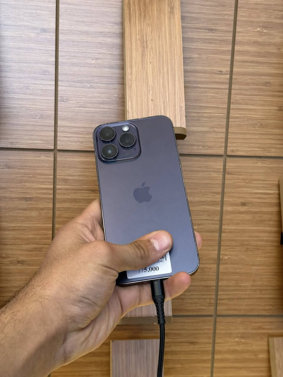 14 برو ماكس 
ذاكره 256
بطاريه 87 
جهاز نضيف 
مستبدل كامره خلفيه فقط 
سعره 690 الف 
عنوان بغداد شهداء السيديه 
***********
