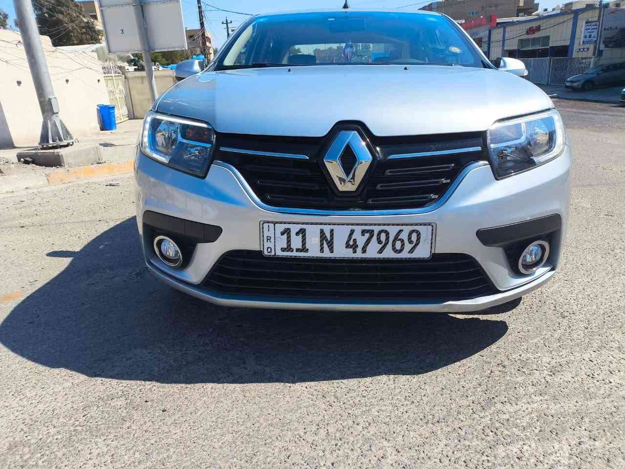 السلام عليكم 
رينو سيمبول للبيع 
موديل 20٢٣
فول مواصفات
تجي مواصفات خاصه 
1_جام 4 كهرباء
2_مرايه جانبيه كهرباء
3_مثبت سرعه 
4_كروس سرعه 
5_حساسات خلفيه بلادي 
مع خاصيه تشغيل واطفاء الحساسات الخلفيه
6_ شاشه كامره بلاديه
7_تحكم ستيرن 
السياره نظيفه كلش متصرف عليه دينار
بلاديه على وضع الشركه 
رقم جديد سنويه جديده 
السياره مكفوله كفاله عامه  
السعر ٩٨ وبيها مجال 
للاستفسار***********
