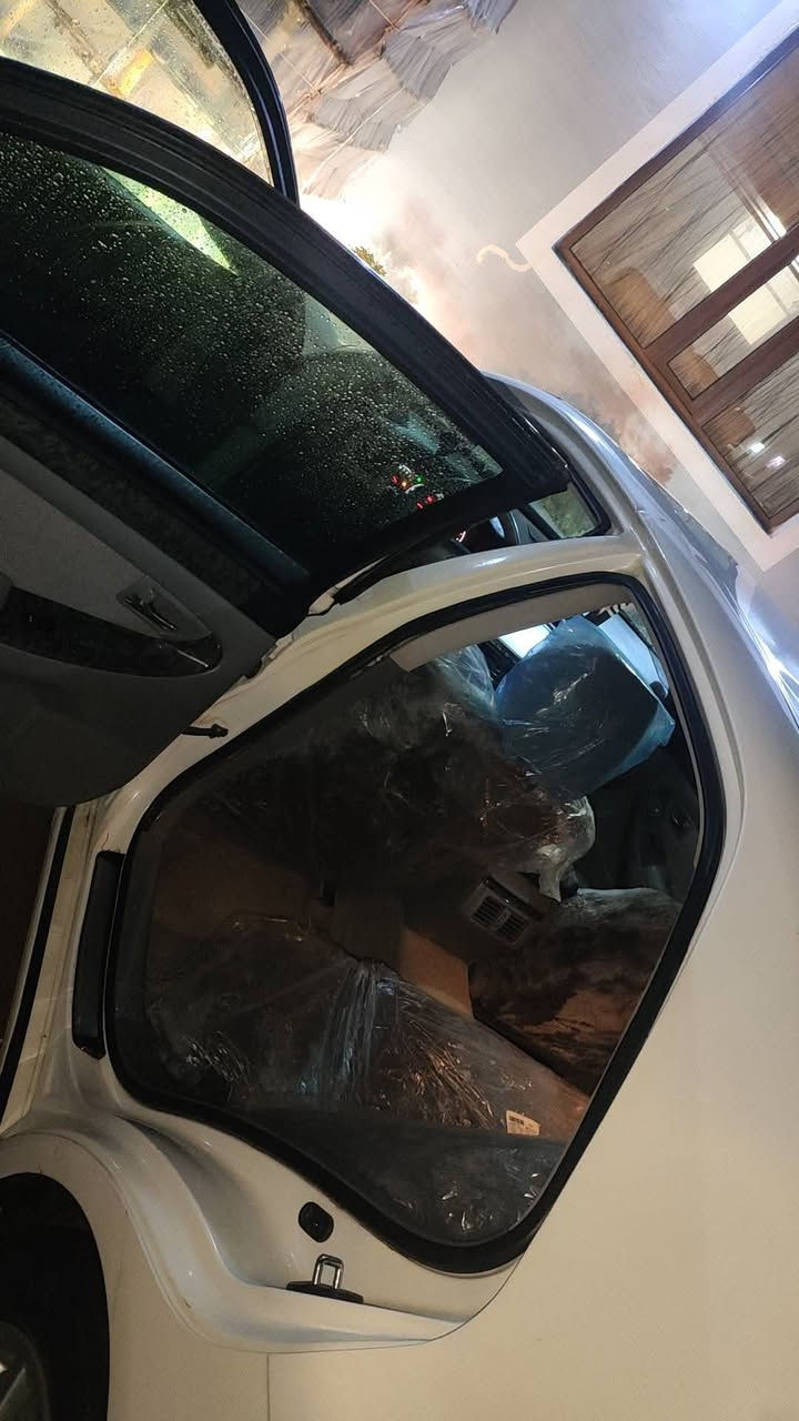 2005. گيرمةكينة گةورة ١٨٢ مووس
بي دوكةل   ٢ دوكمة 
شاشة بةسمة كاميرا 
تةبريد سارد كةرم 
تةقةورةقة بةشةرت 
كامل مةسروف  ٢بارجةبوياغ  ئةوربا 
کامل مەسرەف کراوە
تازە هایدرۆلیک و ڕۆنی گۆڕاوە
  دينار مةسروف نية 
كودي هية 
***********
گەر موشتری نیت سەرمان مەهێشؽنە لەگەڵ ڕێزم
