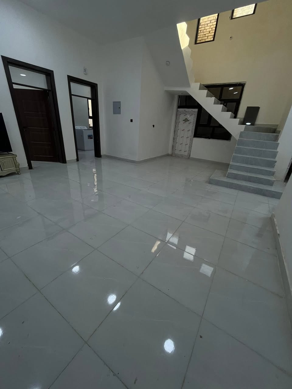 مـــــتــــابــــــعــــــه_للصـــفــــــحه
💢 الخير  للستثمار  العقاري 
________________________________
سلام عليكم بيت للبيع 📉
________________________________
موقع البيت📍التقيه داخل مجمع روان 
_________________________________ 
✅ مساحه البيت 200 متر
_________________________________
✅ تفاصيل البيت
البيت طابق واحد يحتوي على
استقبال 
مطبخ
صاله
غرفتين
صحيات 2
وطارمه واسعه
بيت جديد بناء حديث
_________________________________
للاسـتـــفــســار او الاتـــــصـــال ☎️
ع الارقـــام التــــاليــه👇👇
***********
