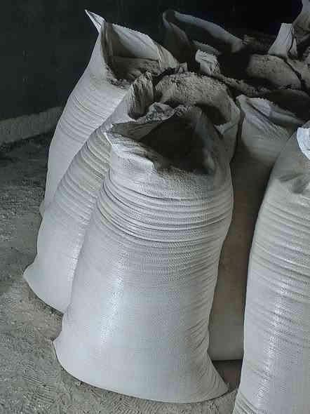 السلام عليكم كافه مناطق الزراعيه يوجد جص الفلوجه والنجف يوجد ٣٠ كونيه او ٤٠ او ٦٠ الي يحتاج عوازه موجود ١٠ كواني ٢٠ كونيه كلشي موجود سعر الكونيه ب٥ الف كونيه جبيره وترس الاستفسار *********** وتساب  خابرني وتدلل كلبي وكافه مناطق الزراعيه يوجد تكات ***********
