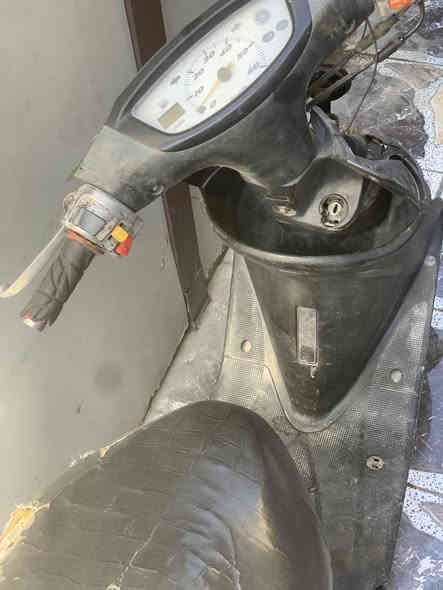 السلام عليكم دراجه يوماها عصفوريه سرعه 60للبيع الدراجه بيه مكينه تاكل شارع شغاله سلف وهندر كهربائيته شغاله السعر 125قفل بدون عمله الرقم *********** المكان حي الجهاد
