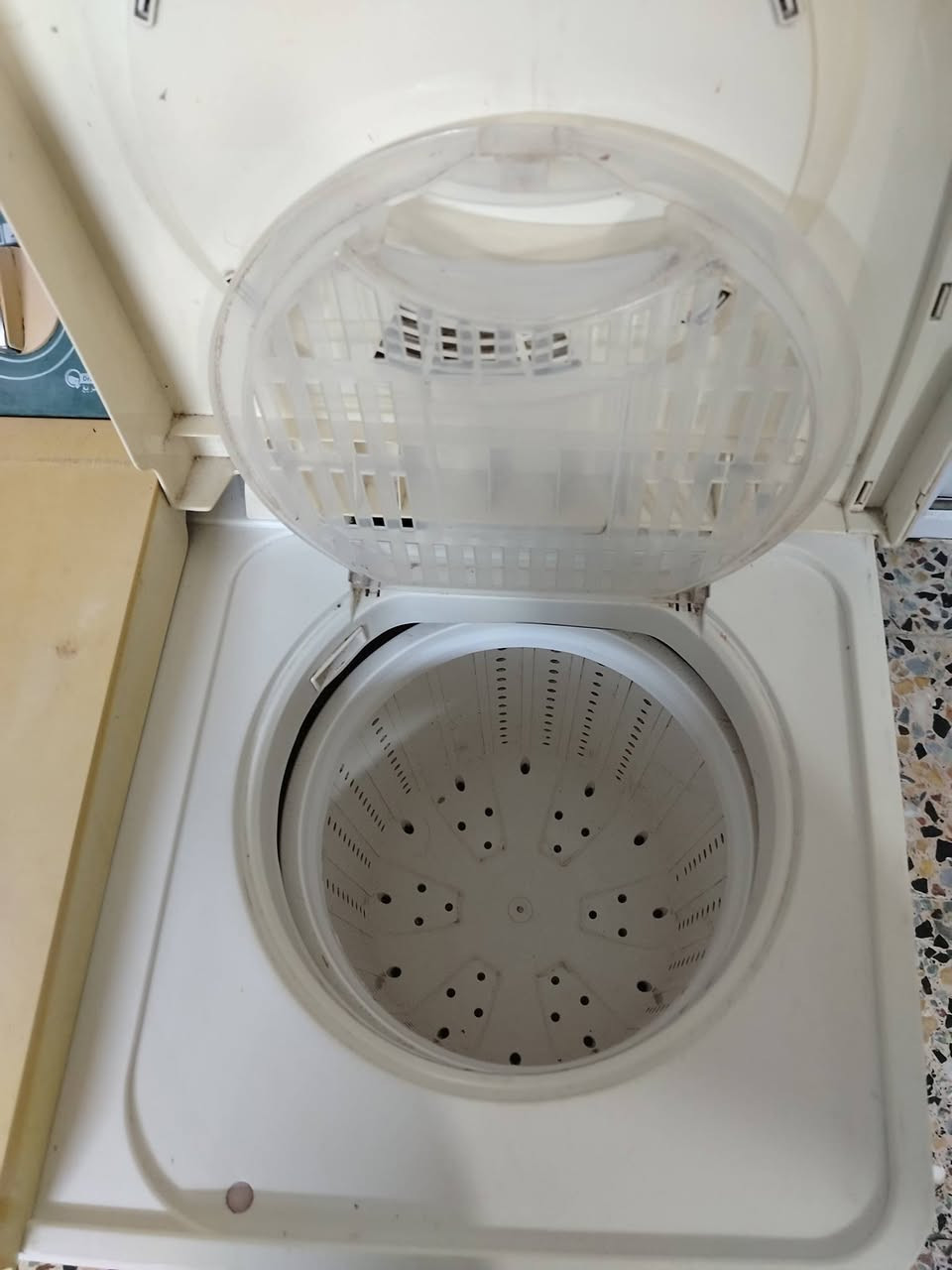 سلام عليكم غساله هيتاشي حجم 25كيلو
غساله كلش نضيفه ماطوراته اثنينهن بلاديات مال شركه شغاله غسل تنشيف النضافه الصور تحكم 
للبيع مكاني العبيدي الراسه شارع 20
سعره 85 مجال قليل 
***********
