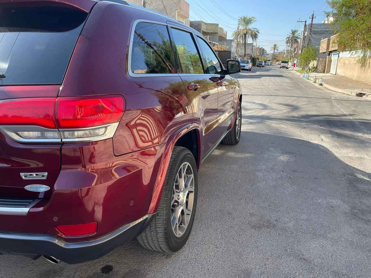 جيب كراند شيروكي   فئه خمسه وعشرينه 
الموديل 2018 فول مواصفات  فول الفول السياره كلين تايتل مكفوله كفاله عامه ..
المحرك : V6.  3.6L.
العداد : 62 الف ميل 
* المواصفات: 
* تحذير الخروج عن المسار. 
* ⁠رادار امامي
* نقطة عمياء.
* دفع رباعي 4x4. 
* فرش المقاعد من الجلد ومميز 
* المقاعد الأمامية كهربائية.
* ⁠داخل السياره ابيض .
* ذاكرة لحفظ وضعيات الجلوس. 
* المقاعد الأماميةمع تدفئة+ تبريد
* ويل قياس 20 انج اسود لماع.
* مقاعد الامياميه كهرباء
* تدفئة ستيرن. 
* ⁠ستيرن كهرباء
* سقف بانوراما.
* شاشه 8.4 انج.
* نظام الملاحة (GPS). 
* نظام خاص للطرق الوعرة. 
* مصابيح امامية زنون. 
* المصابيح الأمامية مع LED لايت. 
* كشافات الضباب زنون. 
* تشغيل عن بعد.
* صندوق كهربائي.
*  حساسات أمامية. 
*  حساسات خلفية
* كاميرا خلفية
* مرايا بخاصية التعتيم الذاتي. 
* مرايا جانبية قابلة للطي كهربائيا. 
* بلوتوث تلفون.
* محدد سرعة. 
* نظام تشغيل واطفاء اوتماتيكي للمحرك للتوفير من صرف الوقود.
*نظام بريك  اوتماتيكي
مكان السياره بغداد 
هـ/ ***********
