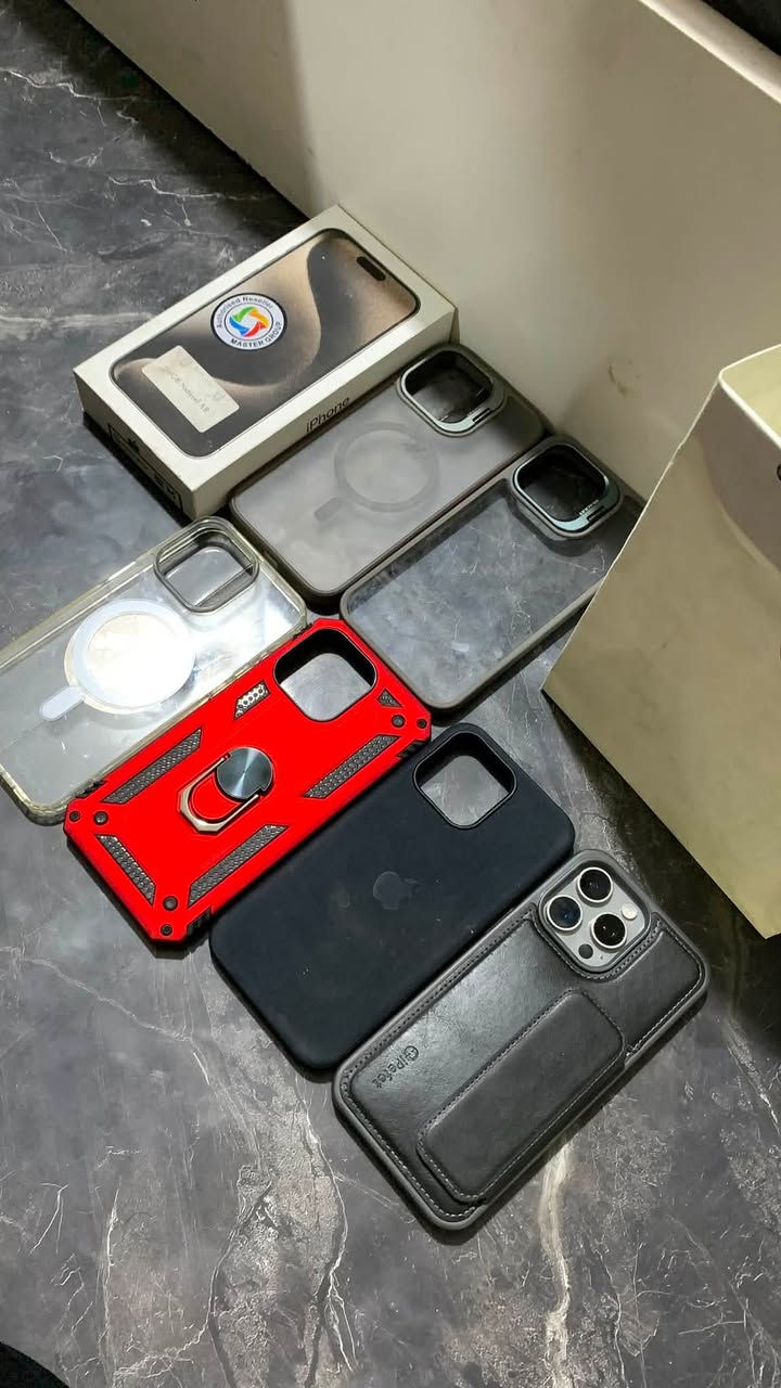 ايفون 15 برو ماكس ذاكره 256 شرق اوسط ماستر نظيف جداً فقط مبدل كلاس شاشه مو شاشه من يم شركه تي موبايل ودخل بيها هوه مثل ممبين بالصوره لان استعجلت وشلت لزكات من يم صيانه بس ما مبينه 
سعر نهائي 900 الف
 بغداد اليرموك ***********
