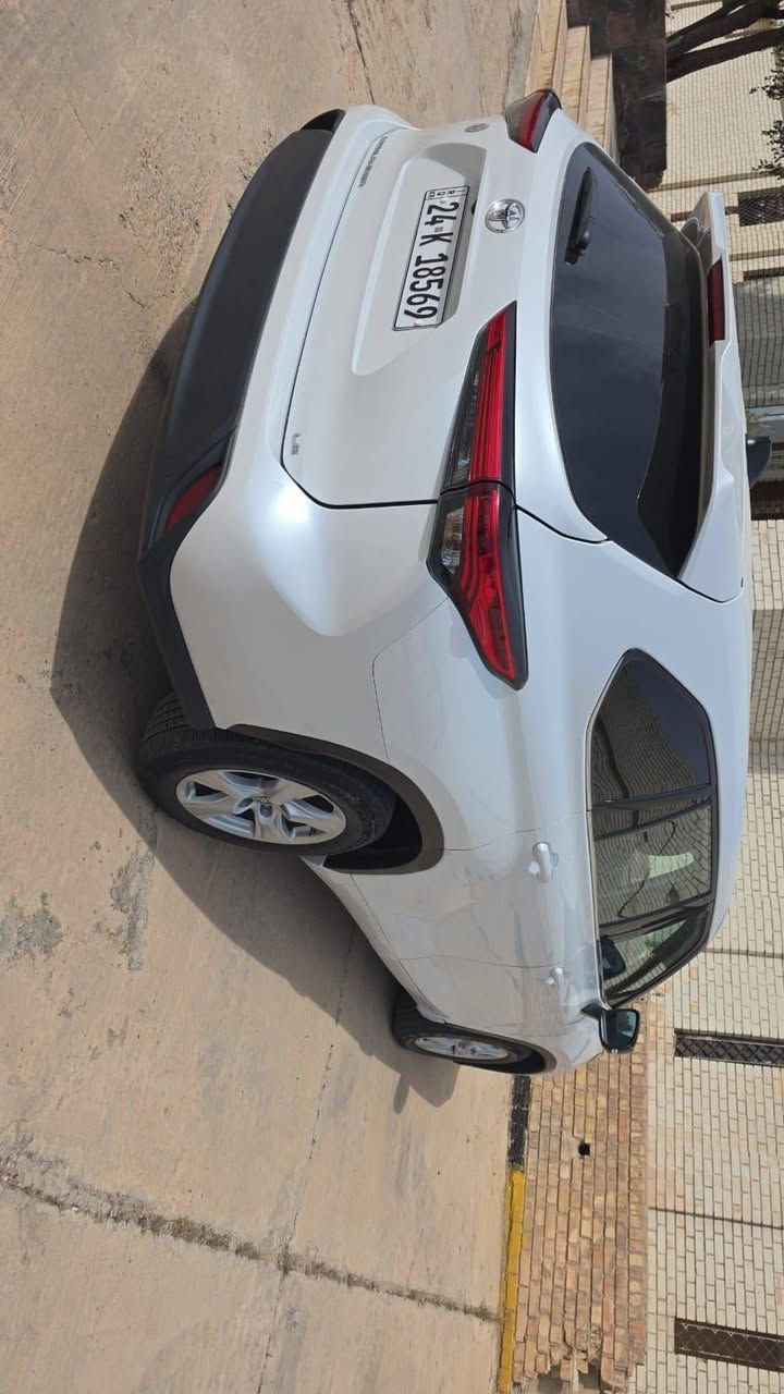 🚗 للبيع أو المراوس: تويوتا هايلندر 2022 (V6) – سيارة عائلية ملكية
المواصفات الفنية:

المحرك: 6 سلندر (V6) سعة 3.5 لتر، عزم قوي واقتصادية.

المقاعد: 7 راكب (3 قطع كشنات) مريحة جداً للسفر.

اللون: أبيض صدفي (Pearl White) بحالة الوكالة.

المميزات: بصمة، شاشة كبيرة (CarPlay/Android Auto)، كاميرا دوارة، رادارات (تحديد مسار ومنع تصادم)، مثبت سرعة ذكي، كراسي كهرباء، وتكييف مركزي 3 قطع.

أنظمة القيادة: (Sport, Eco, Normal) مع نظام الطرق الوعرة والثلوج.

المسافة المقطوعة: 40 ألف ميل.

الضرر: (3 قطع) تشمل الجاملغ، باب السكن، والباب الخلفي لجهة السكن وبشرط الفحص السونار.

الرقم: دهوك (لوحات أصولية جاهزة للتحويل).

📍 المكان: صلاح الدين - تكريت.
📞 للتواصل: الخاص.
___________________________

السيارة عالية وحلوة وجميلة وكذالك تعتبر شبابية.


**إذا كنت صاحب هذا الإعلان وتريد حذفه لأي سبب، رجاءا أرسل رسالة إلى الدعم الفني**