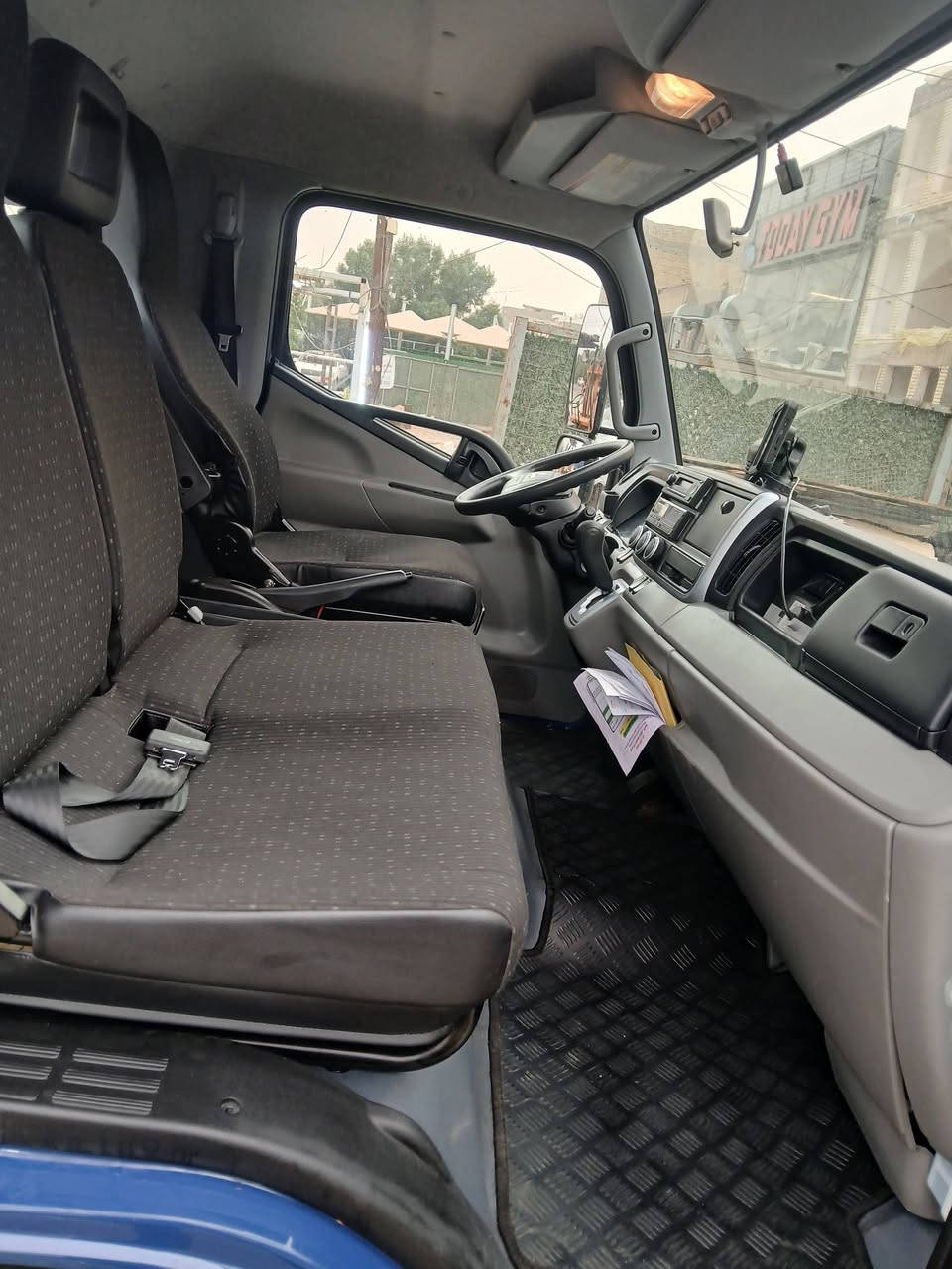 سلام عليكم  كنتر اوربي على وضع البلاد فول مواصفات سيارة كفالة عامة طول ٥متر *********** /***********  رقم كاتي ترقيم شمالي فقط
