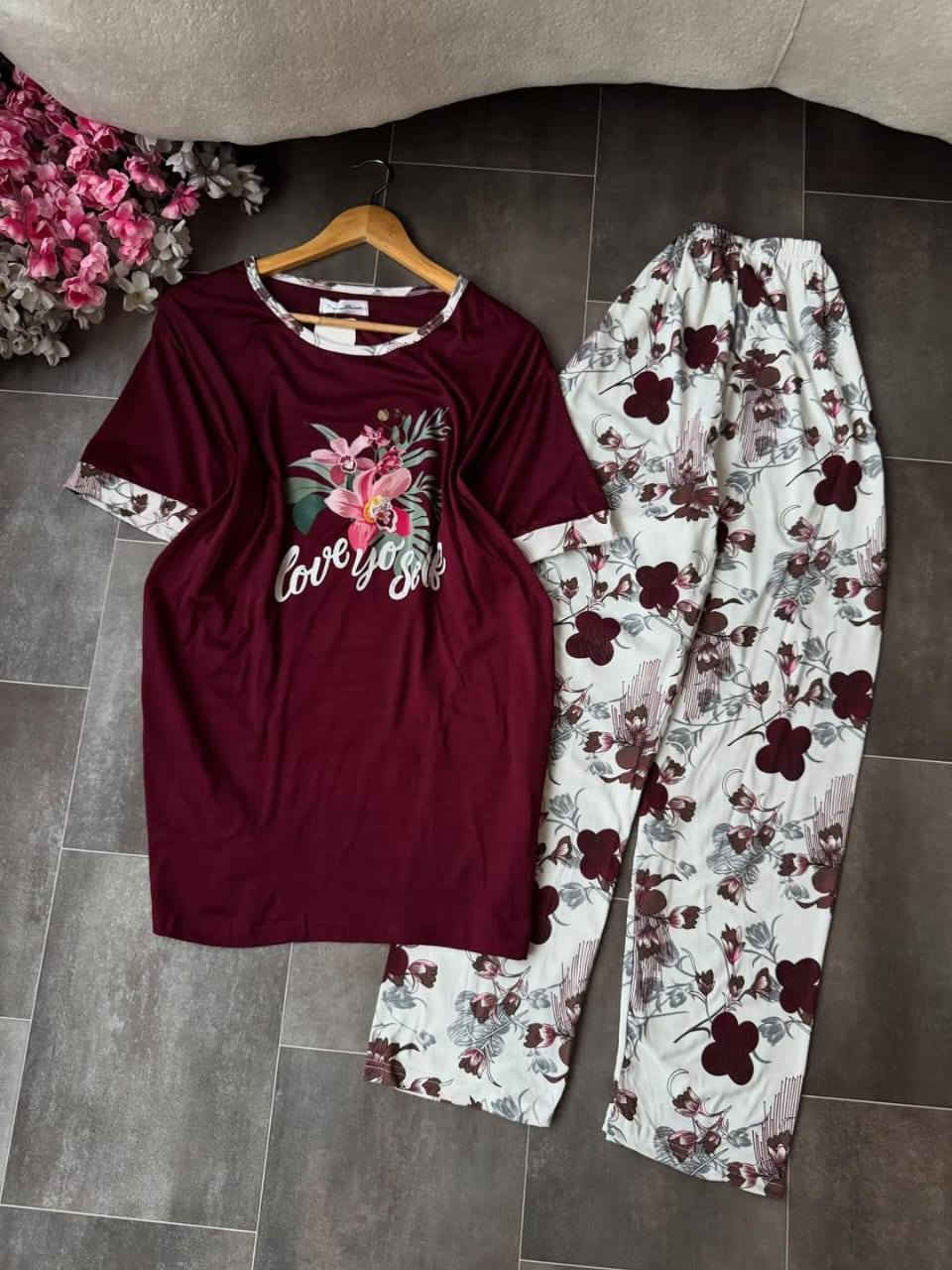 🍑 نعومة + أناقة = راحة ما تنوصف
#تراك بيت قطني وناعم تركي درجه اولى 🌺 🦋 
لأنك تستاهلين تكونين مرتاحة وأنيقة بنفس الوقت 🤍
#السعررر8
قياسات فري سايز💙🤍
يوجد توصيل داخل المسيب الفين 
يوجد توصيل محافظات


**إذا كنت صاحب هذا الإعلان وتريد حذفه لأي سبب، رجاءا أرسل رسالة إلى الدعم الفني**