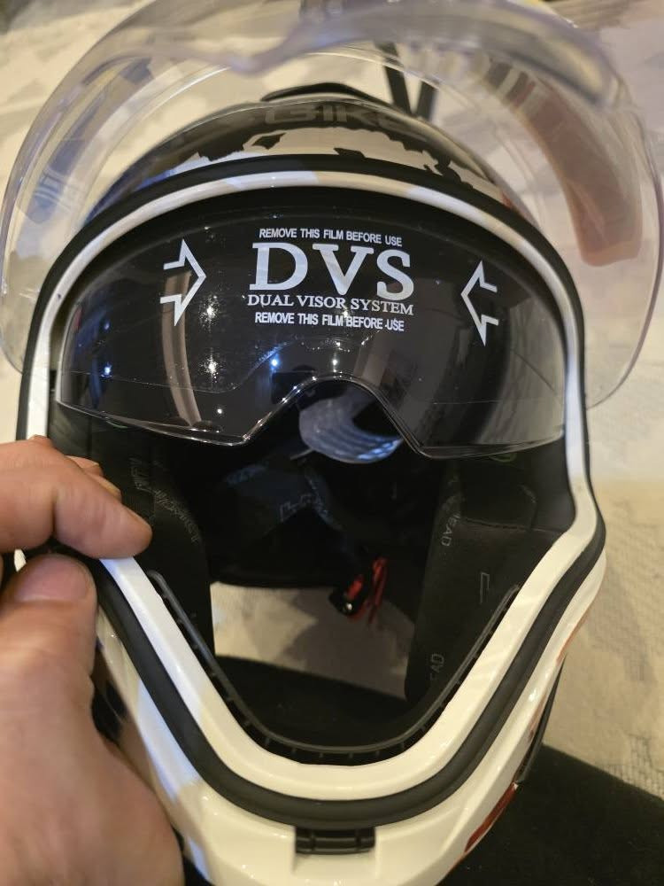 خوذە اصلی  DOT Qike قیاس M مناسب ل L  
*********** السليمانية, العراق
