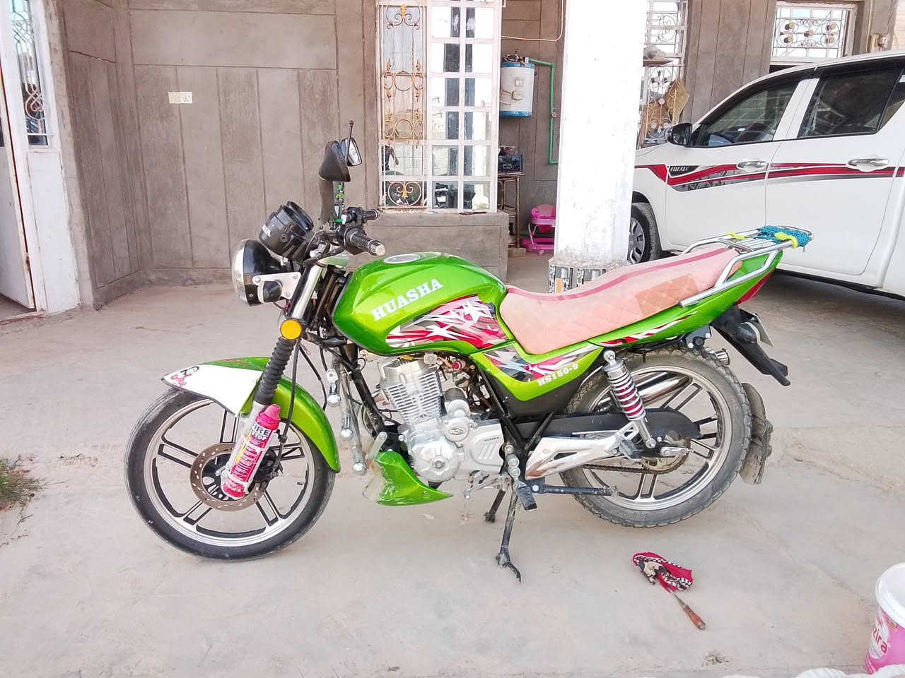 السلام عليكم
هيوشة باب اول موديل 2024
فول نضافة ما ناقصة شي 
للبيع او مراوس  سعر 925 وبي مجال 
للتواصل خاص ***********
