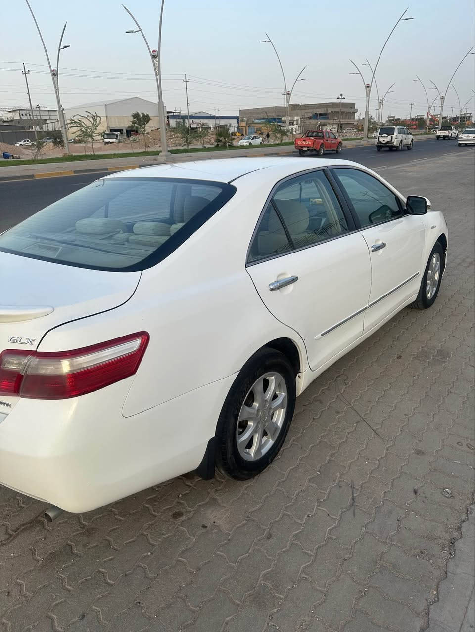 سلام عليكم
كامري 2008 خليجي 
رقم بغداد 
مبدل جاملغ وبنيد
سياره نضيف تبريد كشن كهرباء 
السعر 90 وبيه مجال 
مكانه البصره *********** البصرة, العراق
