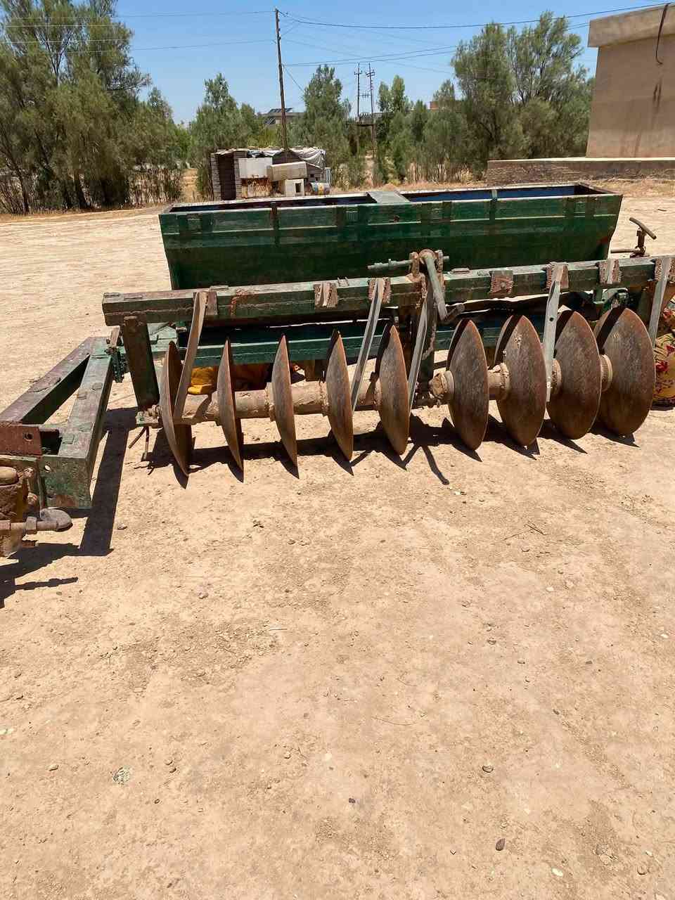 السلام عليكم مكينه عنتر موديل 71تايرات جدد محرك ماناقصه برغي مكفوله رقم صلاح الدين گشر بلادي  كير وضع شركه مامفتوح هدروليكه بلادي لمكينه احله من ما بصوره الدسك9صيجان  الستفسار ***********المكان صلاح الدين ناحيت مكحول
