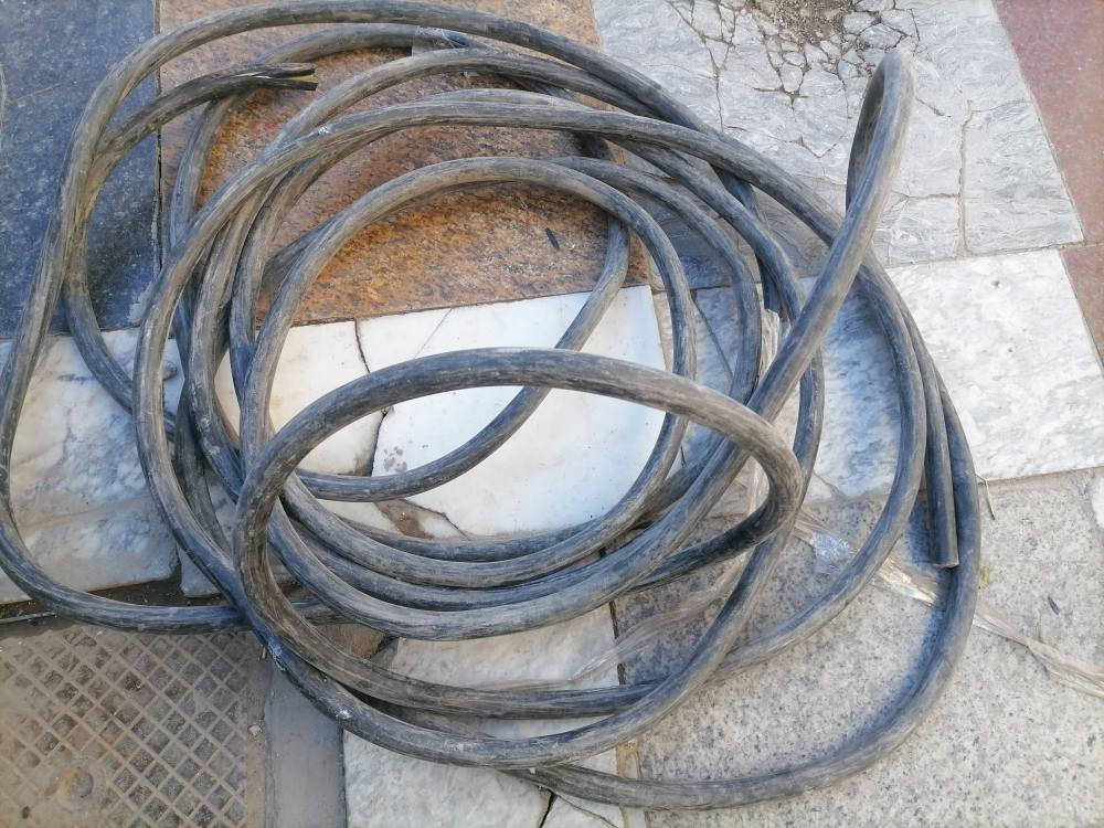 كيبل  للبيع  رباعي  حجم 3*25+16
يعني 3 فيزات  25 ملم والرابع 16 ملم
19 متر وربع
سعر المتر 15 قفل 
المكان بغداد
للتواصل ***********
