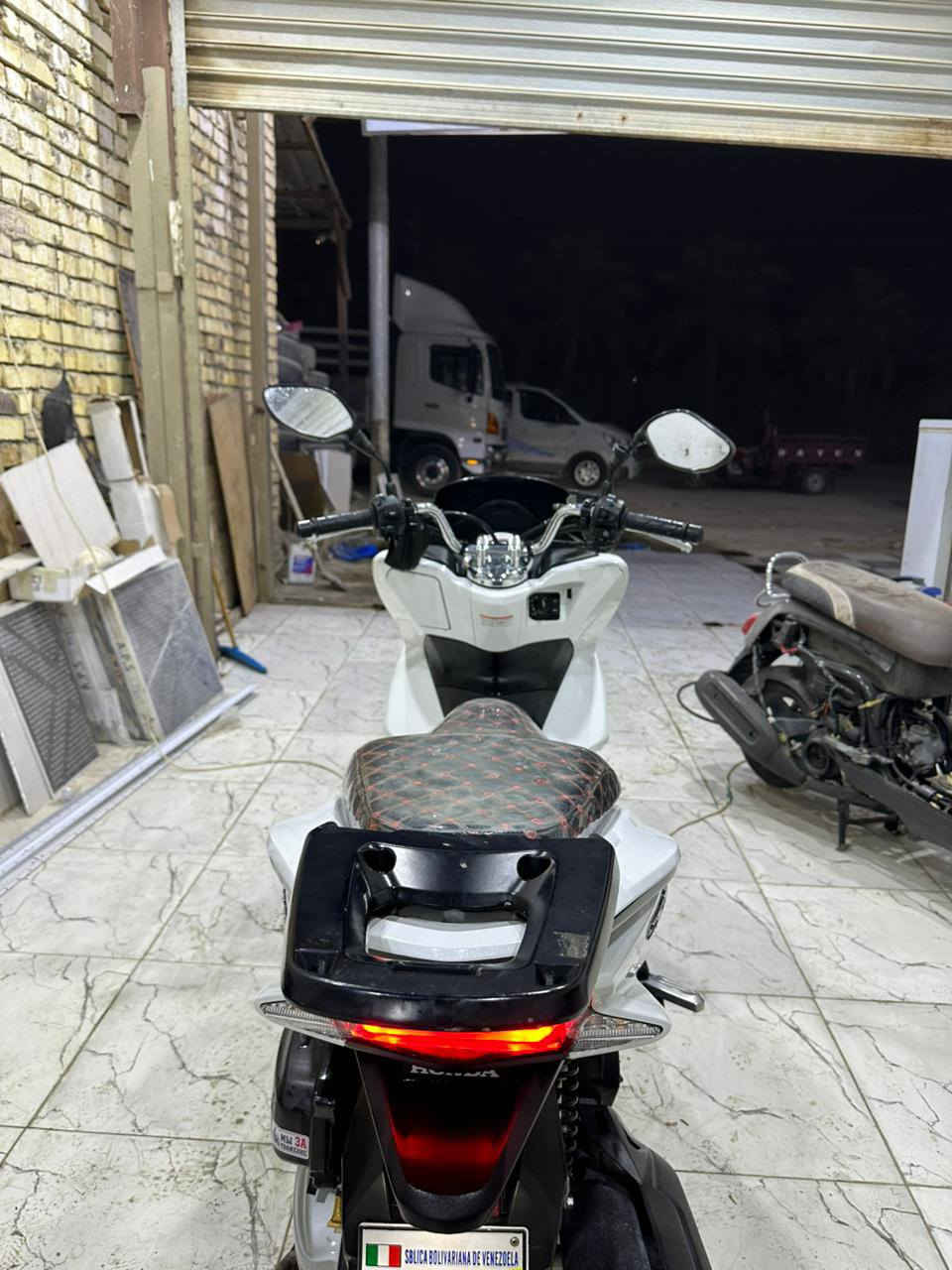 دراجة pcx جيل ثاني 

دراجه مكفولة كفالة عامه مكفولة حت من شخط 

دراجه طالعه من كلشي وكلاشي صارله 3 اشهر 

الرقم : ***********
