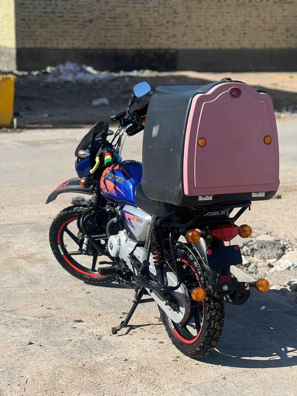 سلام عليكم بوكسر رقم وسنوية مديل ٢٣ رقمها بغداد ومكاني بلبصرة جديدة ماشية ١٠الاف حقيقي ما مشتغلة دلفري صندوك توني شديتة وحتة ما شتغلت بيها لا مفتوحة ولا مبدل بيها شي مكفولة كفالة عامة رايدها ب٣ملايين مكاني البصرة ***********
