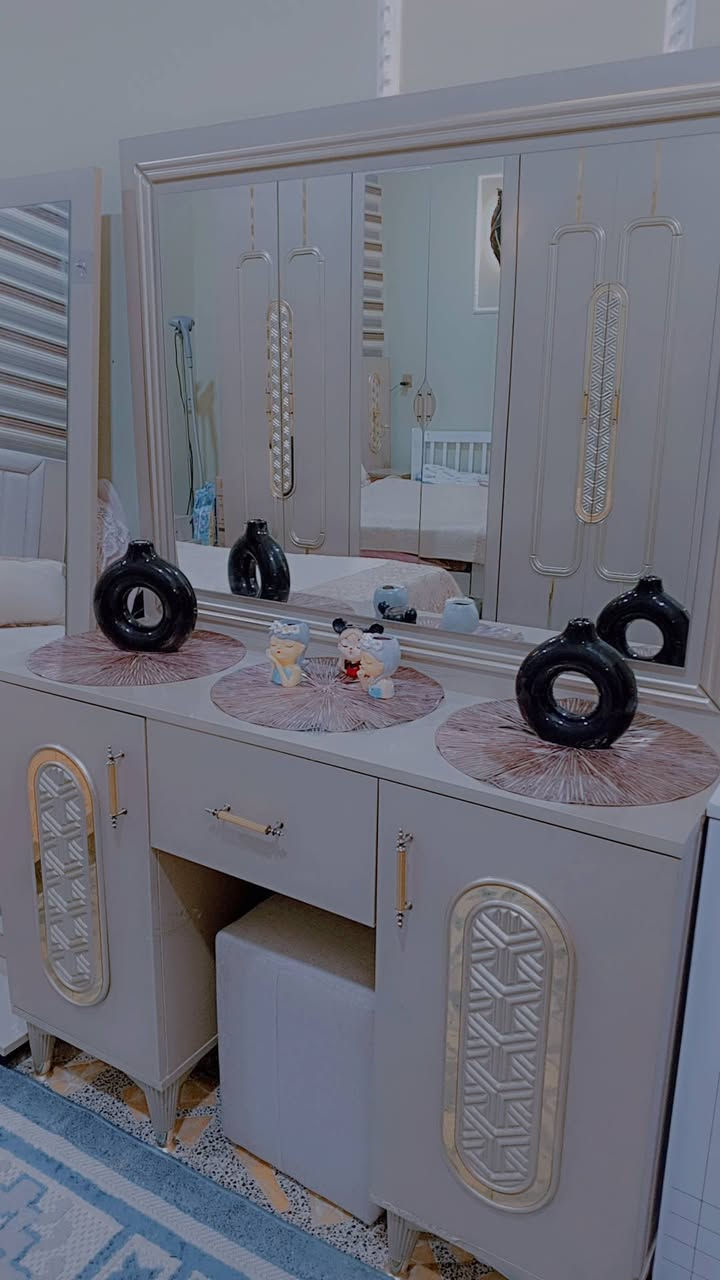 غرفة خشب تركي للبيع  8قطع
الاستخدام سنه واحدة الغرفة نظيفة جدا السعر خاص
***********
