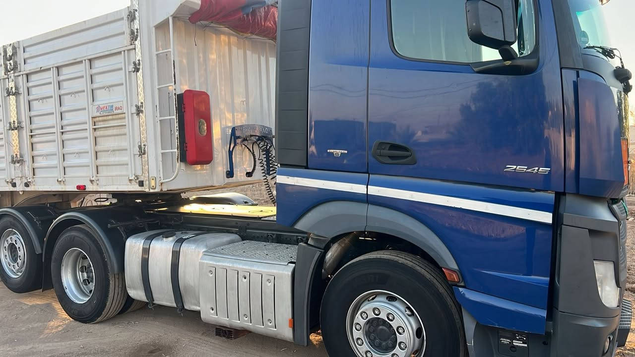 السياره للبيع 2017 فول و جديده للستفسار ***********
