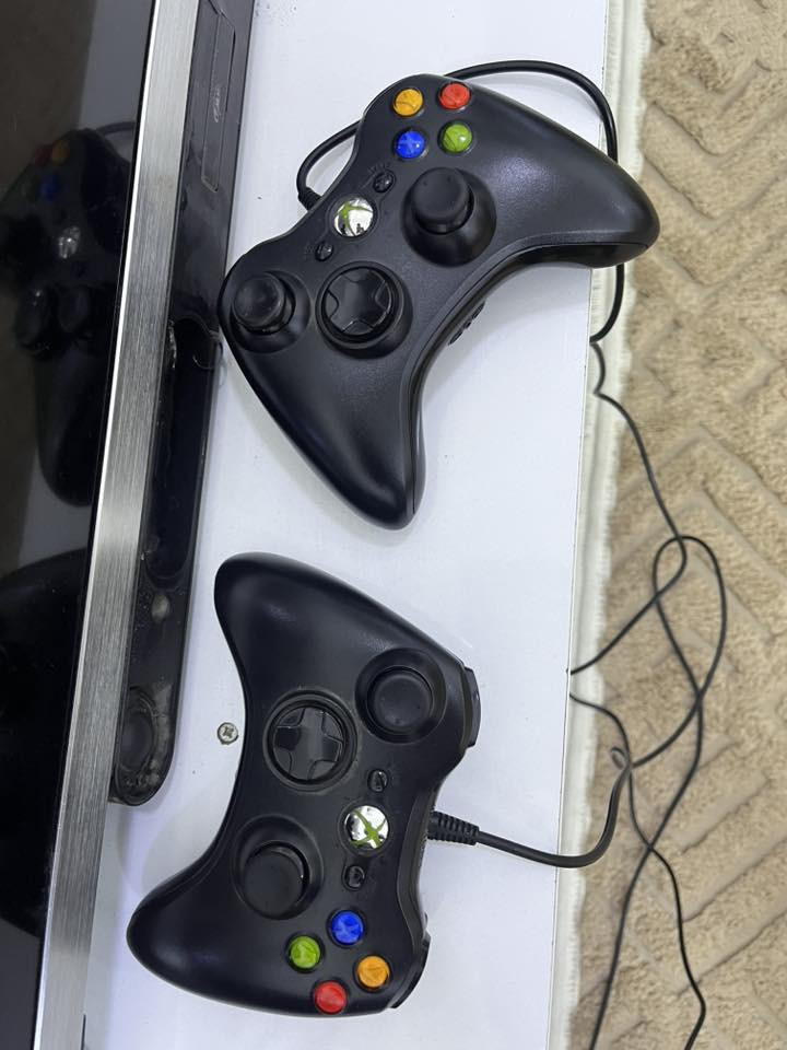 اكس بوكس  360 جديد مستعمل اقل الشهر كامل ملحقات ويا جوستك2 و38لعبه.  منهم GT5بيس 18+FlF17. 
+cllfit Of tioti
وزومبي زوجي السعر بل واتساب ‭0773 391 9844‬
