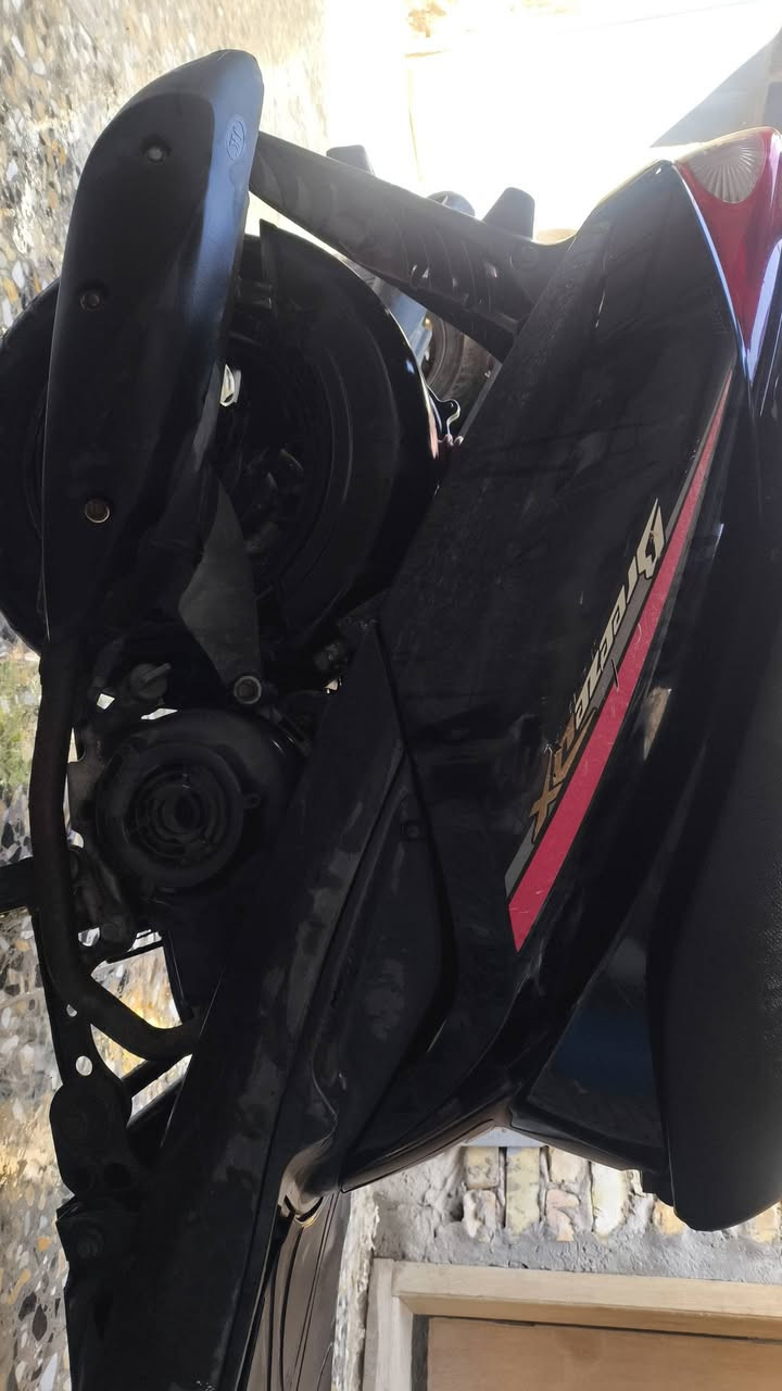 السلام عليكم دراجه بريز للبيع مال رمبه منزلهه ع ايدي مابيهه نواقص بسيطه كلش دراجه مكبنتهه خير من الله مامفتوحه بلاديه السعر ٥٥٠  العنوان بغداد مدينه الصدر *********** واتساب
