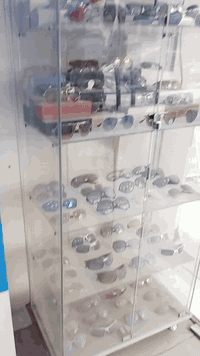 السلام عليكم عندي هاي الباترينا اثنين للبيع تفيد مال حلاقين العنوان منصور 14 رمضان
اقرب نقطه مطعم الساعه 
***********
