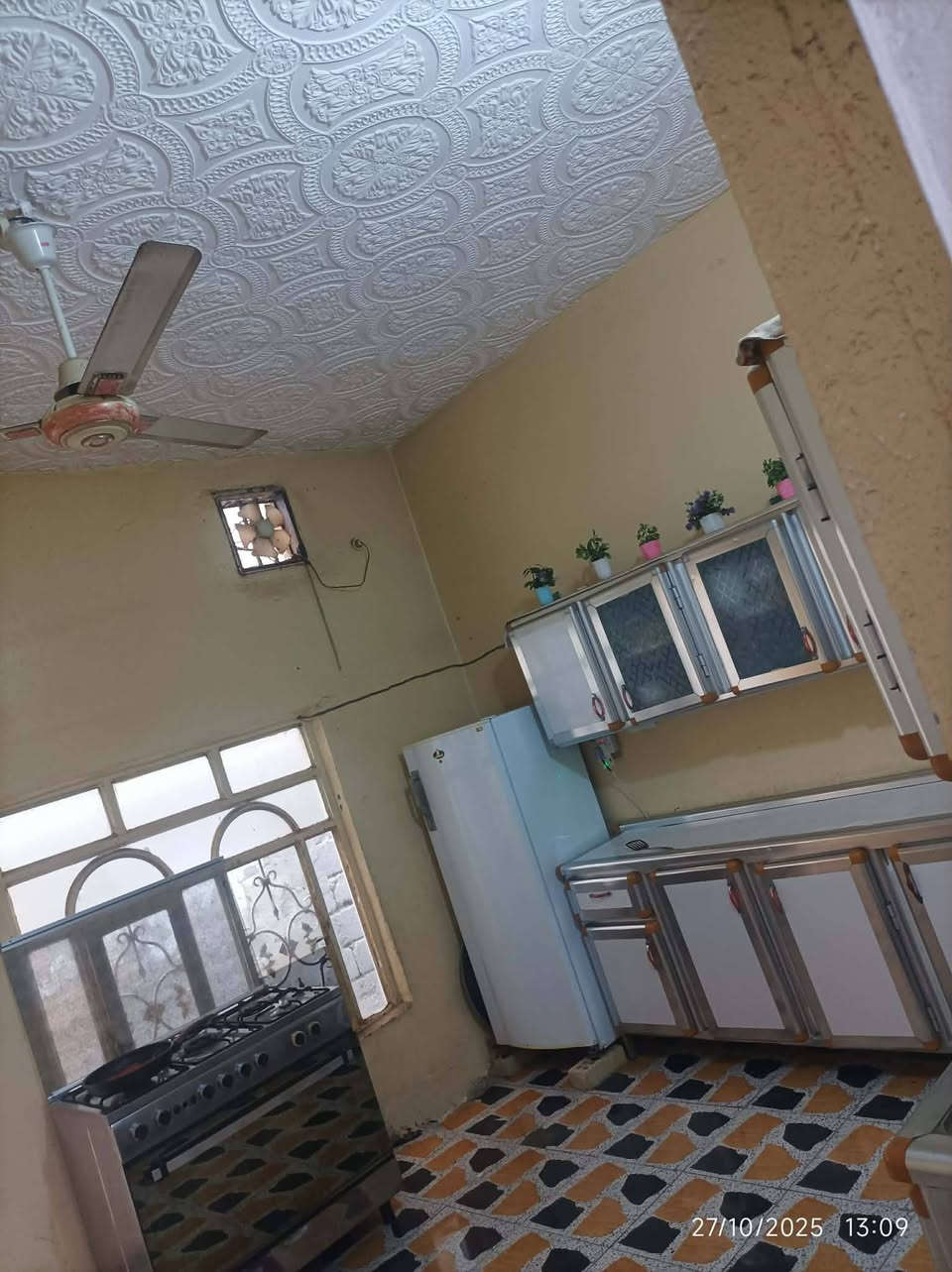 السلام عليكم
بيت للبيع طابو صرف 
في حي الزهراء ٢
قرب مدرسه المنار الاهليه 
مساحه البيت١١٠م
 تفاصيل البيت غرفه نوم
 صاله مطبخ صحيات  
  للاستفسار فقط على الرقم 
***********
