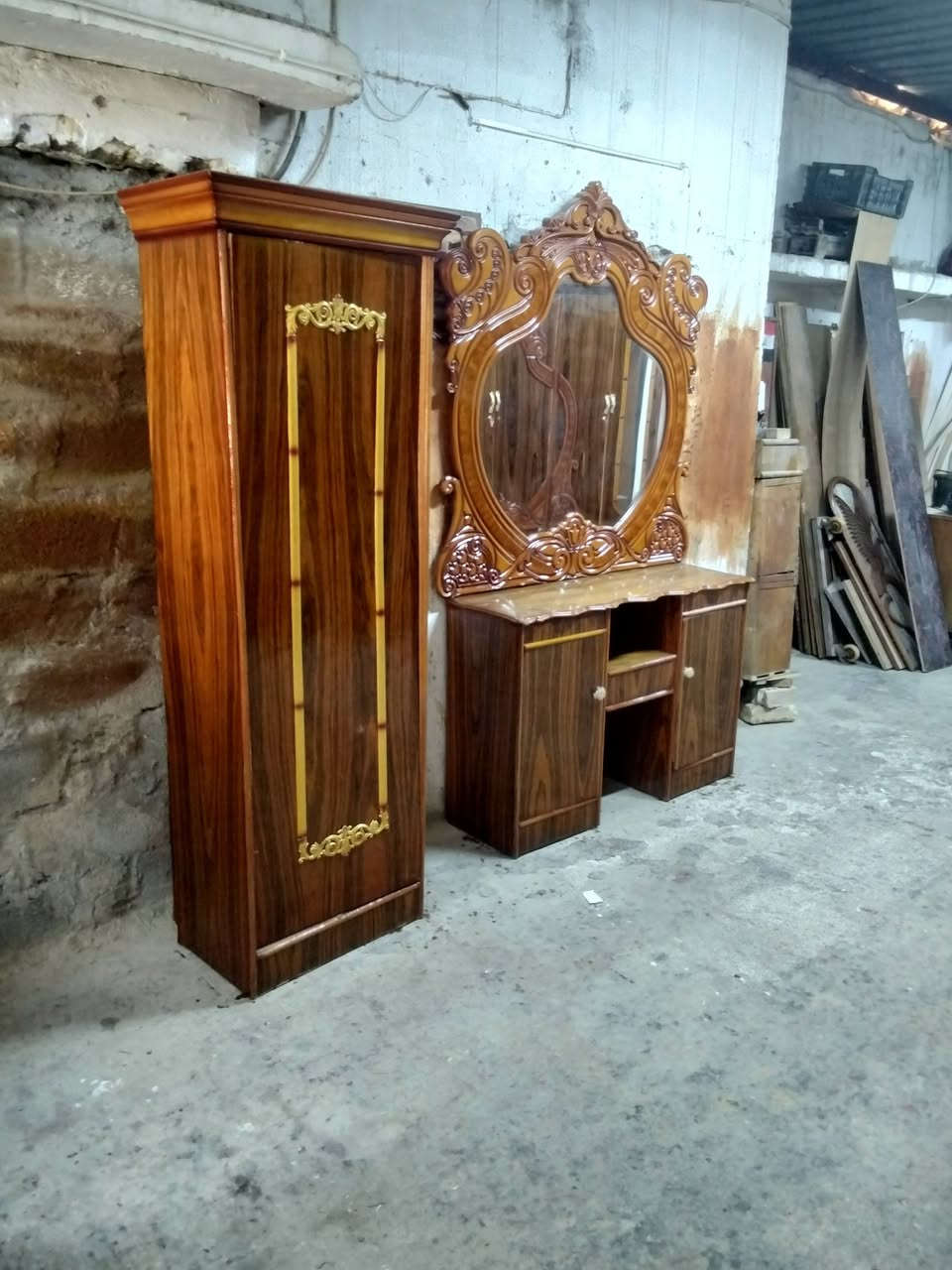السلام عليكم غرفه مستخدمه استخدام قليل السعر 500 العنوان العزيزية شارع التربيه للستفسار على الرقم ***********
